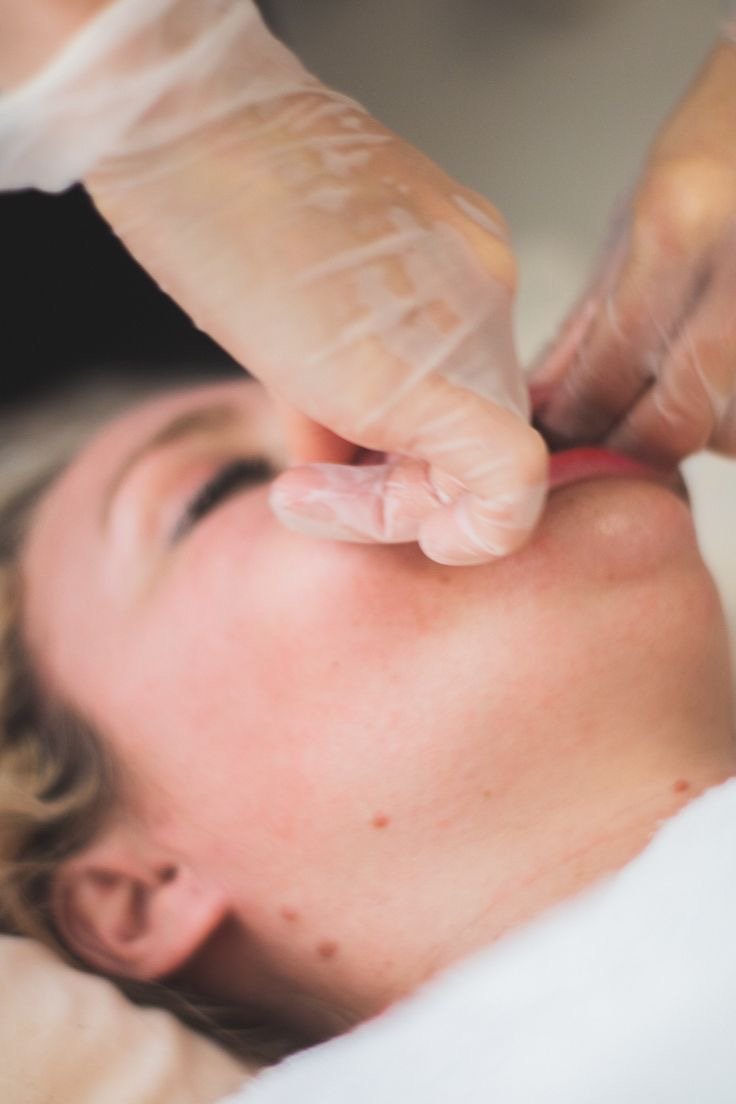 Massage intra-buccal à Biarritz : est-ce douloureux et à quoi s'attendre lors d'une séance ?