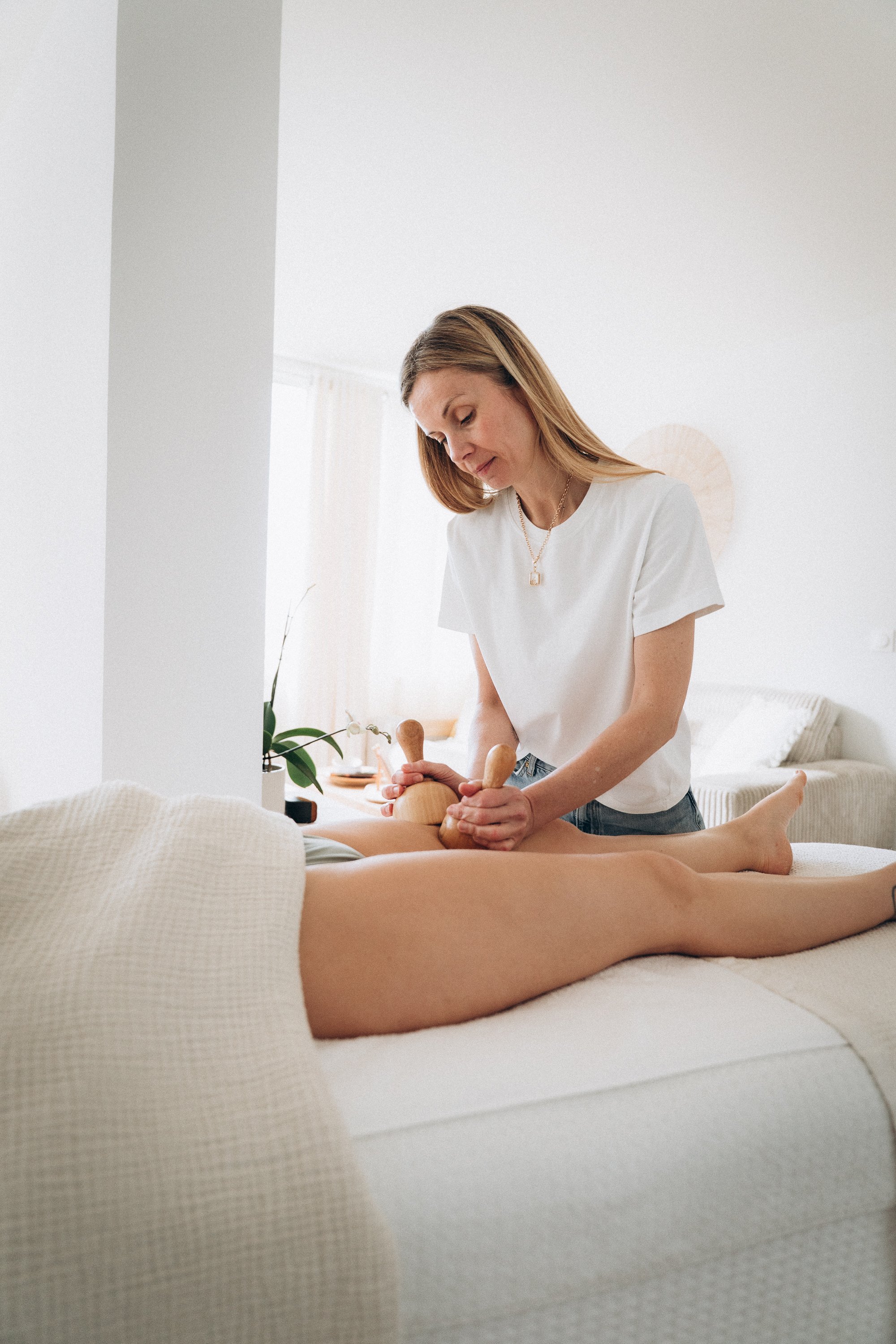Espace de soin holistique à Biarritz — Un lieu dédié au bien-être féminin et à la beauté naturelle.