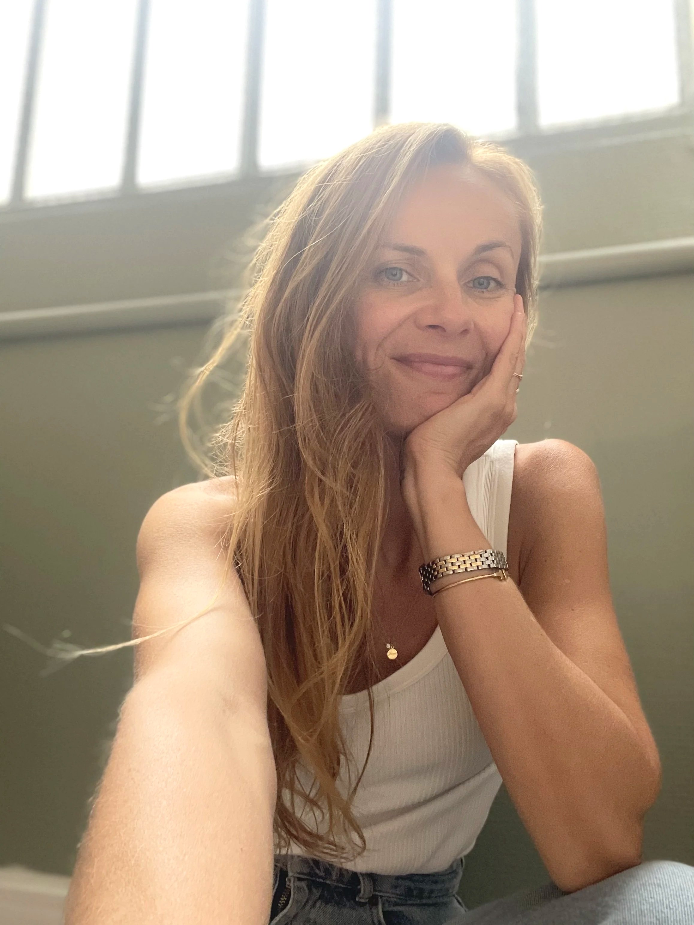 Anne-Sophie Mathieu, facialiste et naturopathe à Paris, propose des soins holistique pour un éclat naturel et durable.