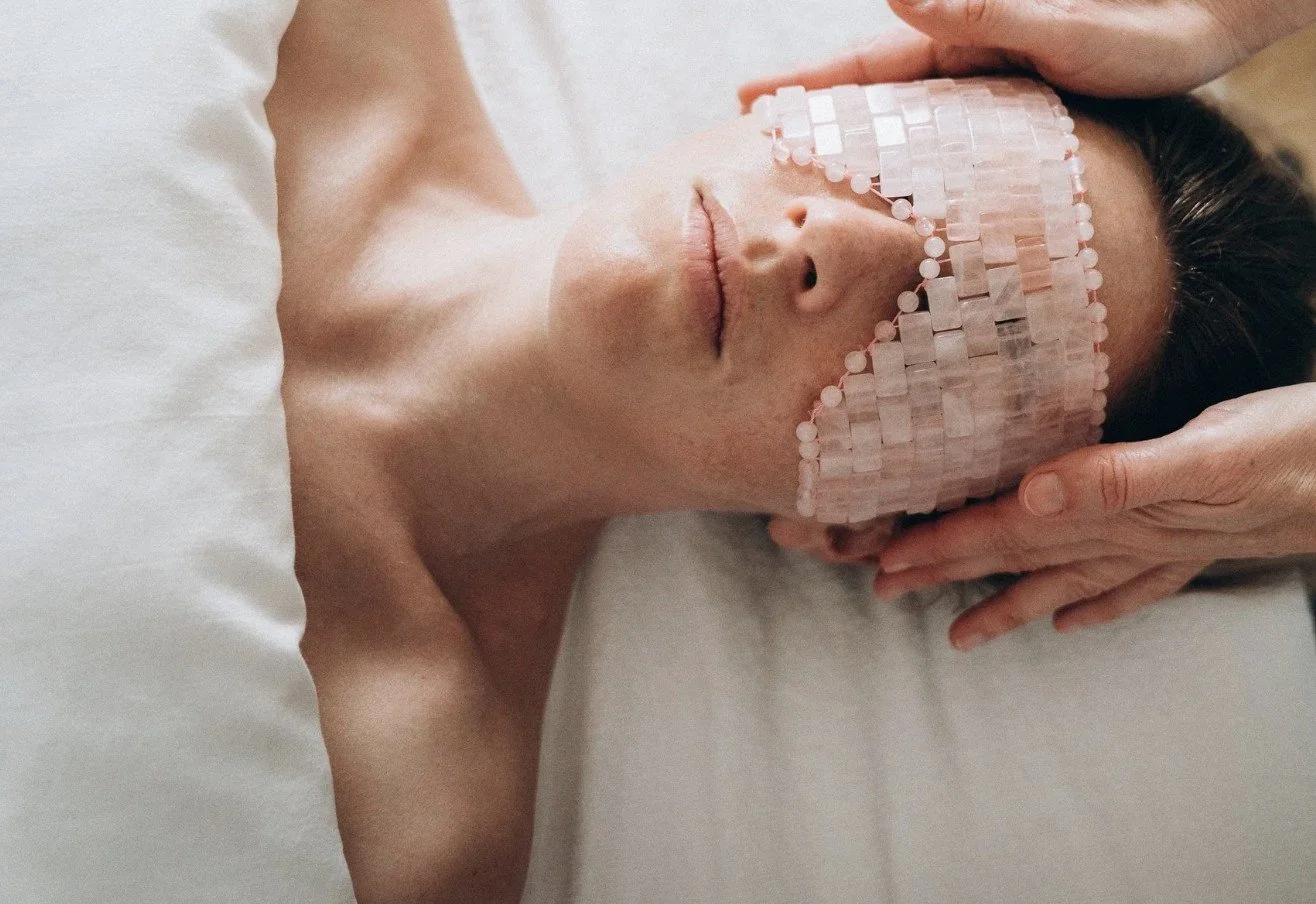 Rituel Calm & Glow à Biarritz avec Anne-Sophie Mathieu, mains et visage, Chi Nei Tsang et Kobido