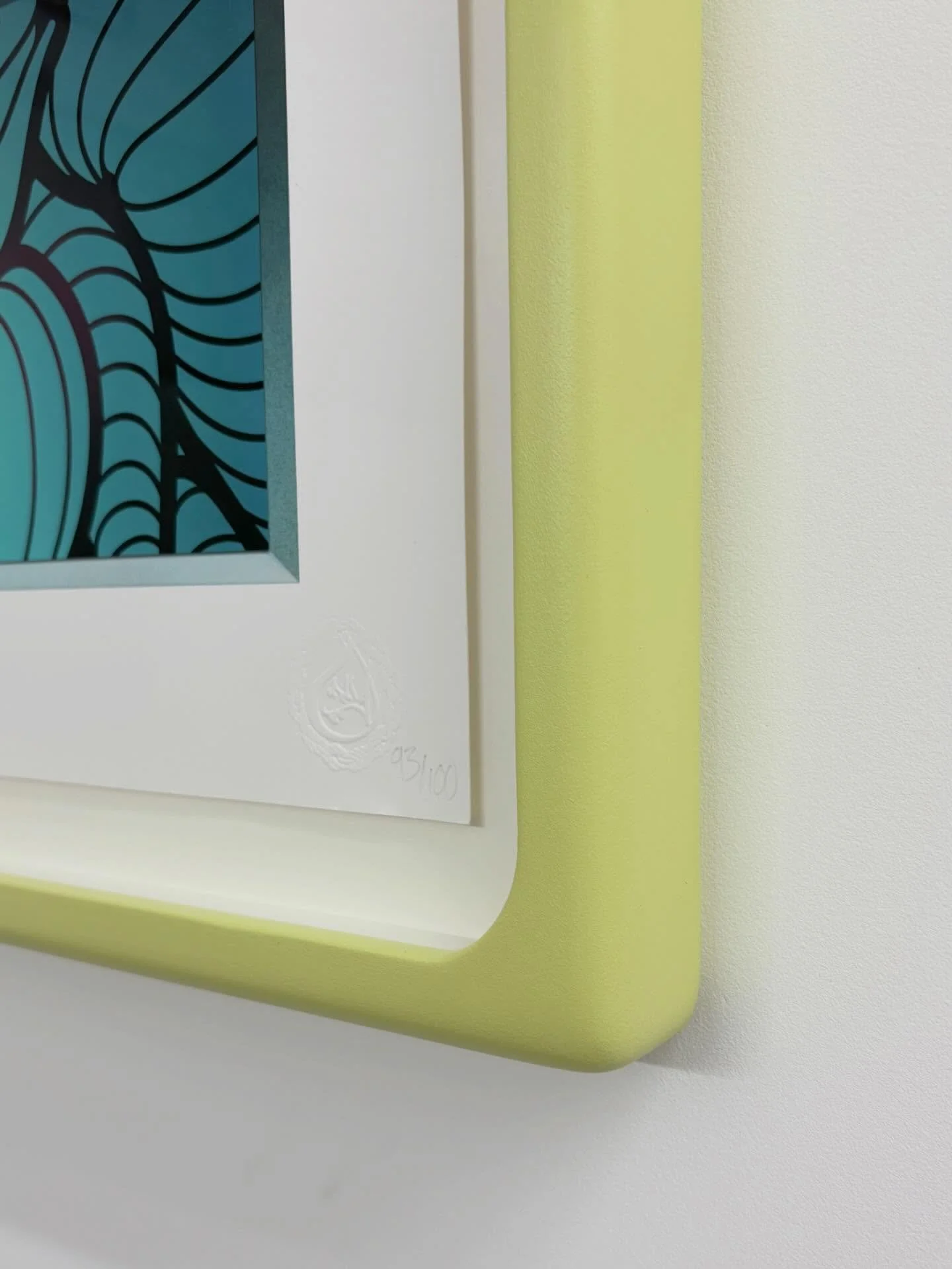 Some soft curves for this @insa_gram edition.
Framed in a bespoke rounded hardwood profile, finished in a mixed green.

#beuys #framing #bespokeframing #graffitart #artwork #interiordesign #insa