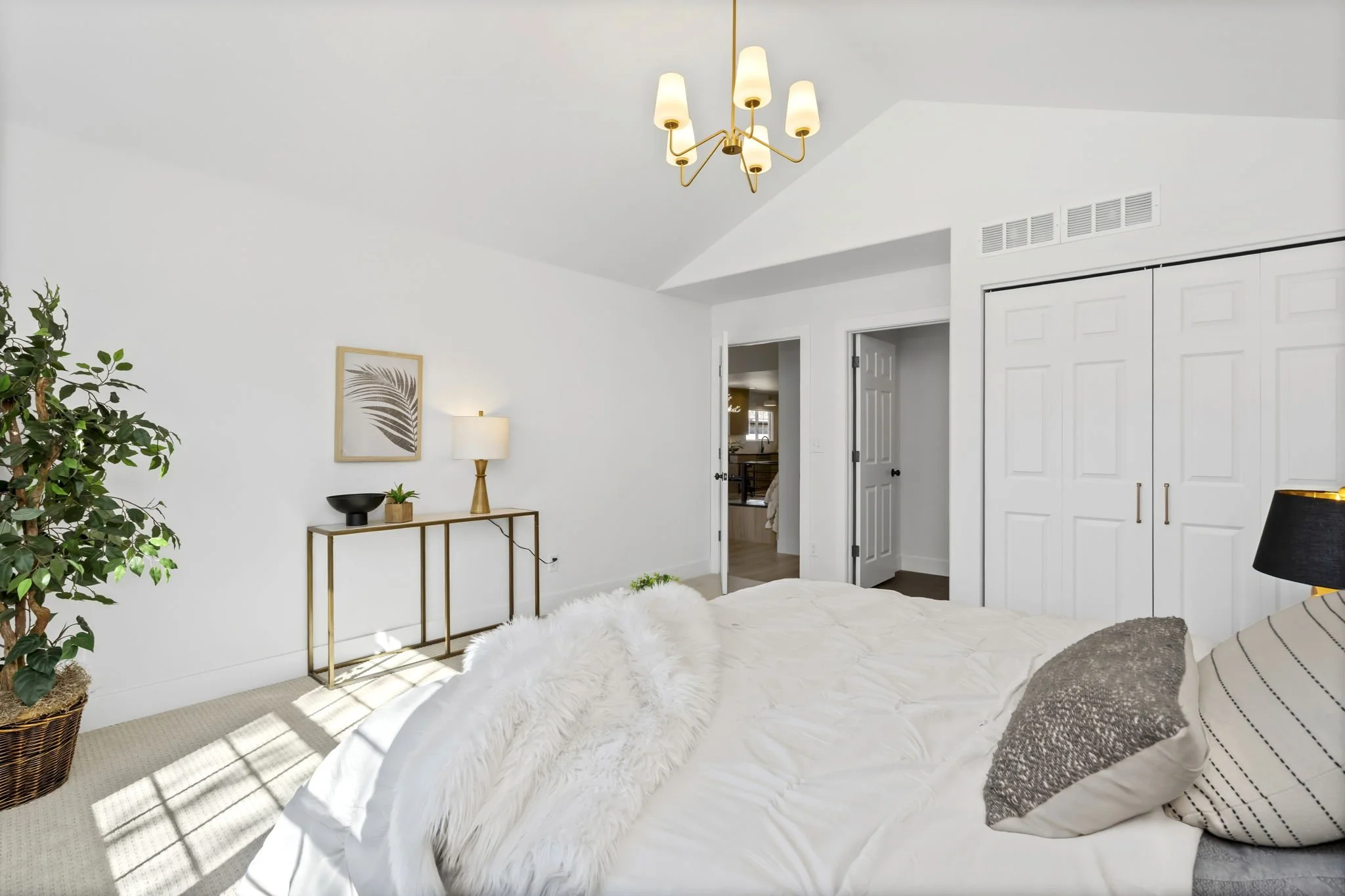 22-web-or-mls-1408 Hearthfire Drive 22.jpg