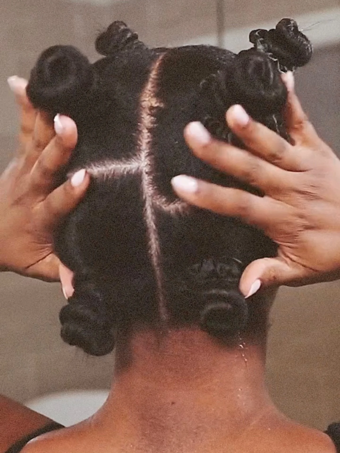 let&rsquo;s talk technique. this is a stretched bantu knot set, no perm rods, no extra heat, just tension + product + parting that&rsquo;s clean enough to land a plane on.

here&rsquo;s what made the difference:

✔️ product went on damp, not dripping