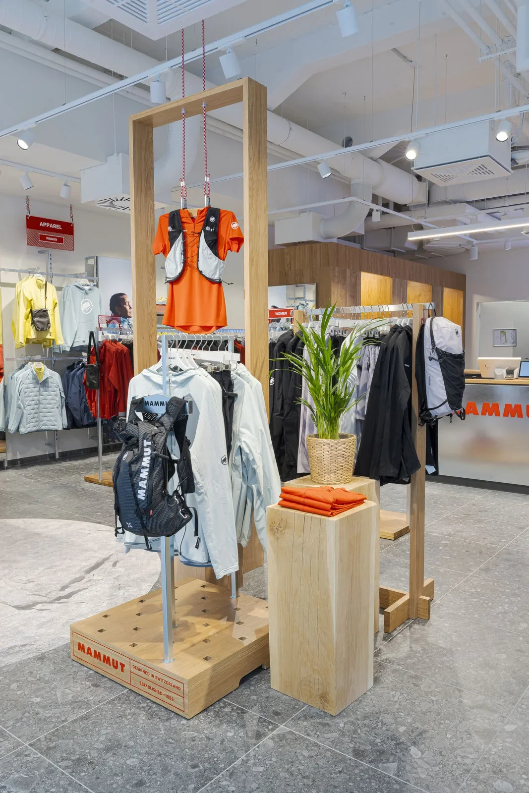mammut-hamburg-store-3.webp