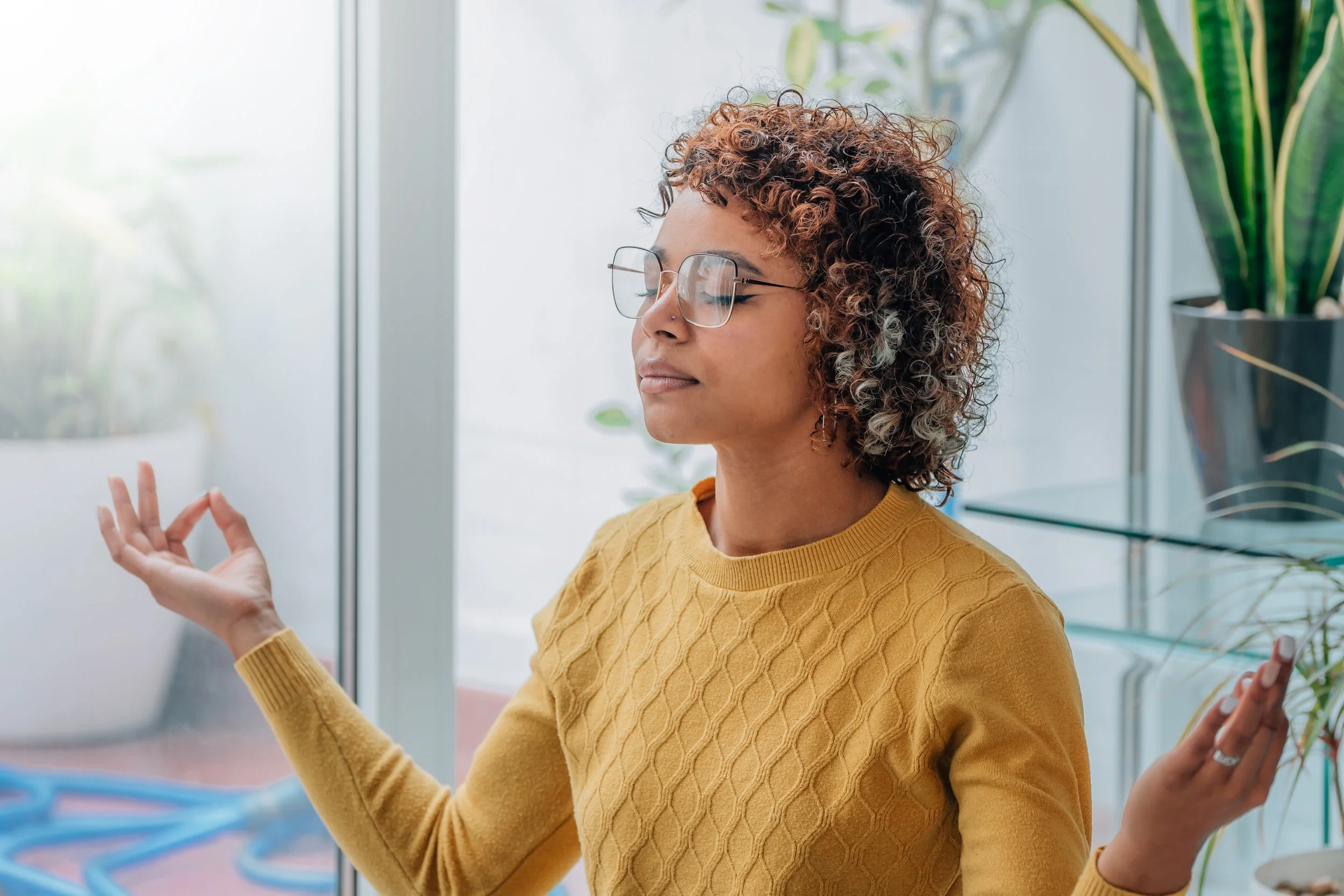 Black woman meditation and hypnosis