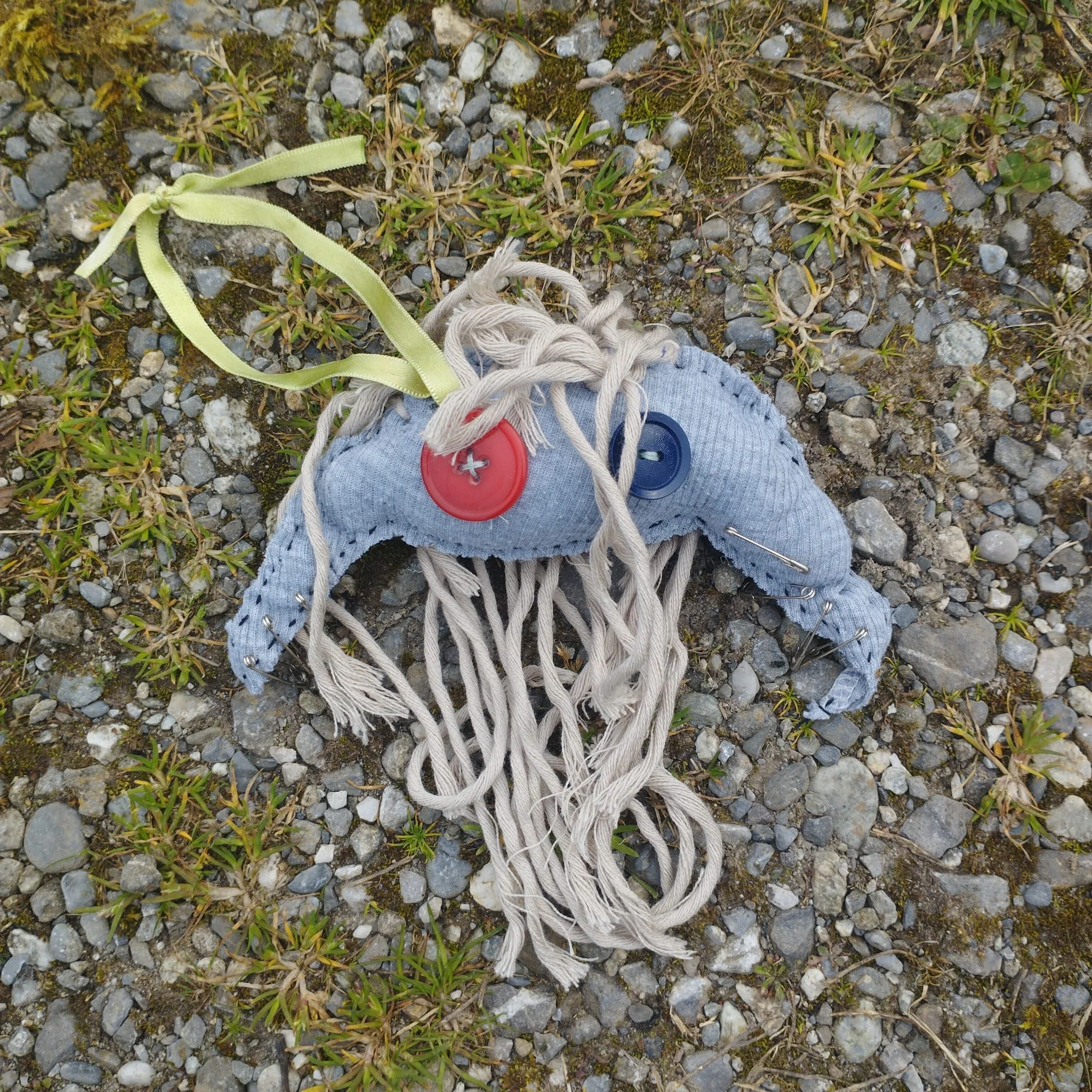 Trollstile grise et jaune