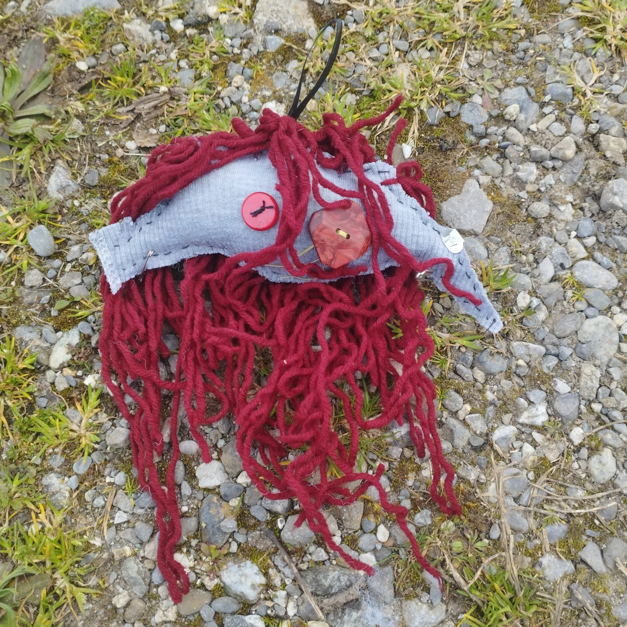 Trollstile rouge et grise