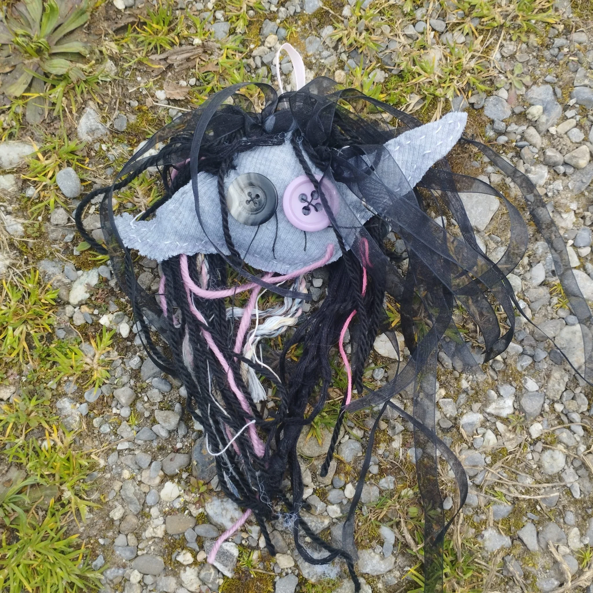 Trollstile grise, noire et rose