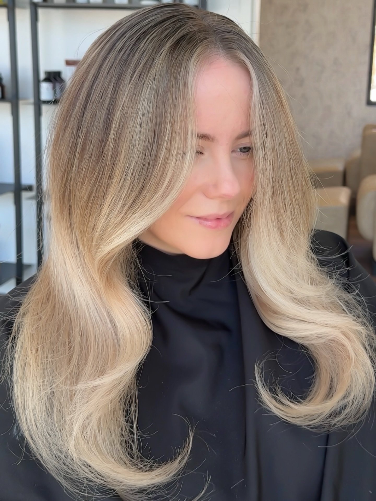This ones for my girls who want that soft,seamless grow out 

#hudsonwihairstylist #blondespecialist #minnesotahairstylist #blonde #wisconsinhairstylist