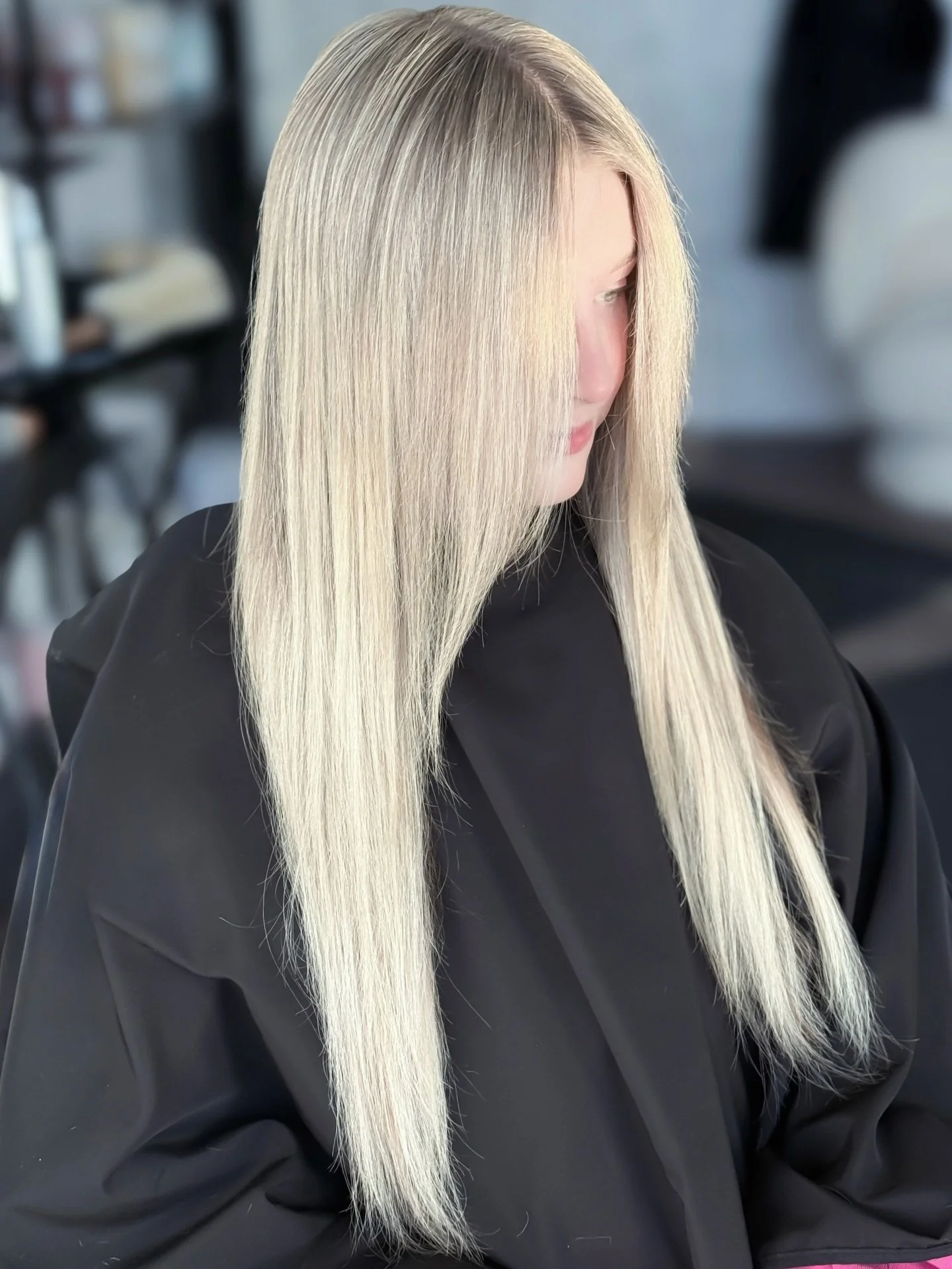 Transformative blondings are my favorite!
You need to see the before ➡️

#hudsonhairstylist #wisconsinhairstylist #minnesotahairstylist #blondespecialist #blondehairspecialist