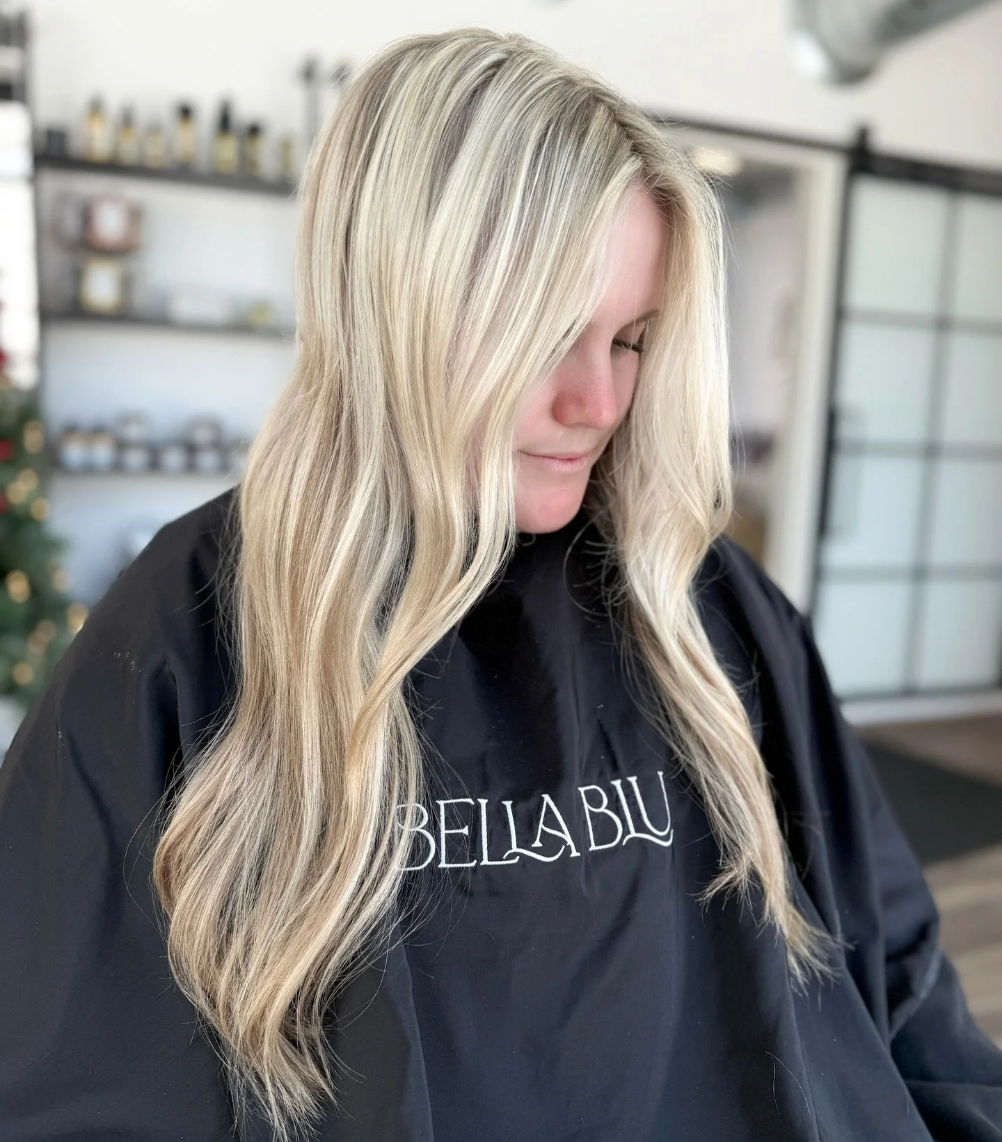 Anotha one 

#wisconsinhairstylist #minnesotahairstylist #blondespecialist #hudsonwi #woodburymn