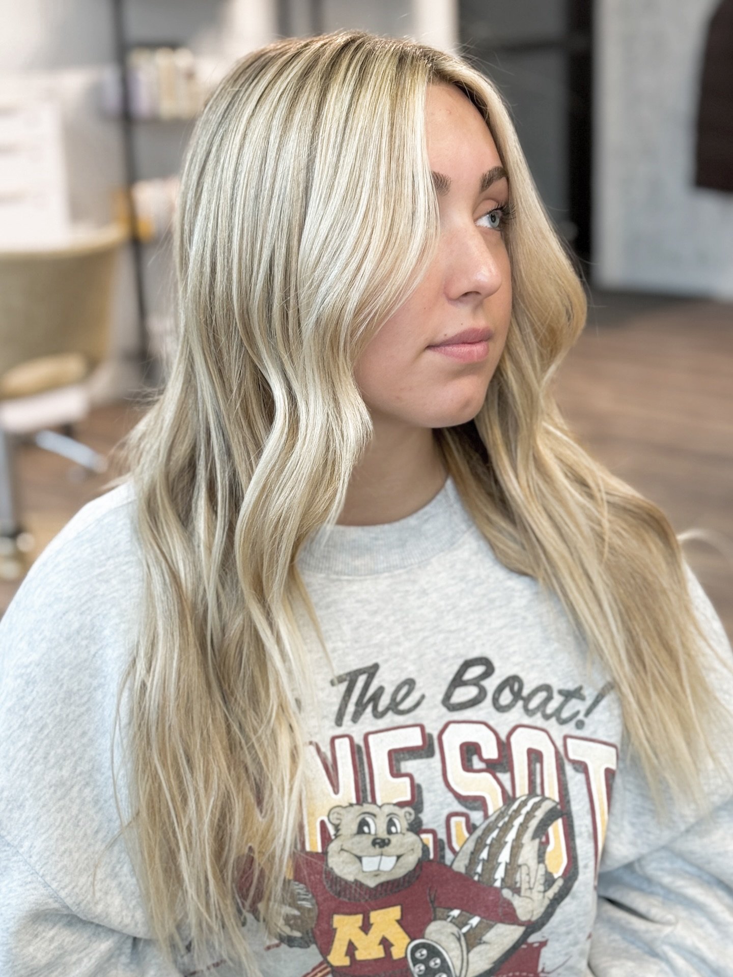 Call me if you want to go brighter 🥵☀️

Swipe to see the before! 
What to book: Transformative blonding 

#hudsonwi #stillwatermn #woodbrurymn #hairstylist blonde