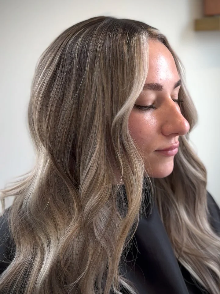 Two rows of 22&rdquo; extensions and a custom color curated to her long term hair goals 

Take a peak the the before and after 

#blondesoecialist #hudsonwisconsin #woodburrymn #lakeelmomn #stpaulmn