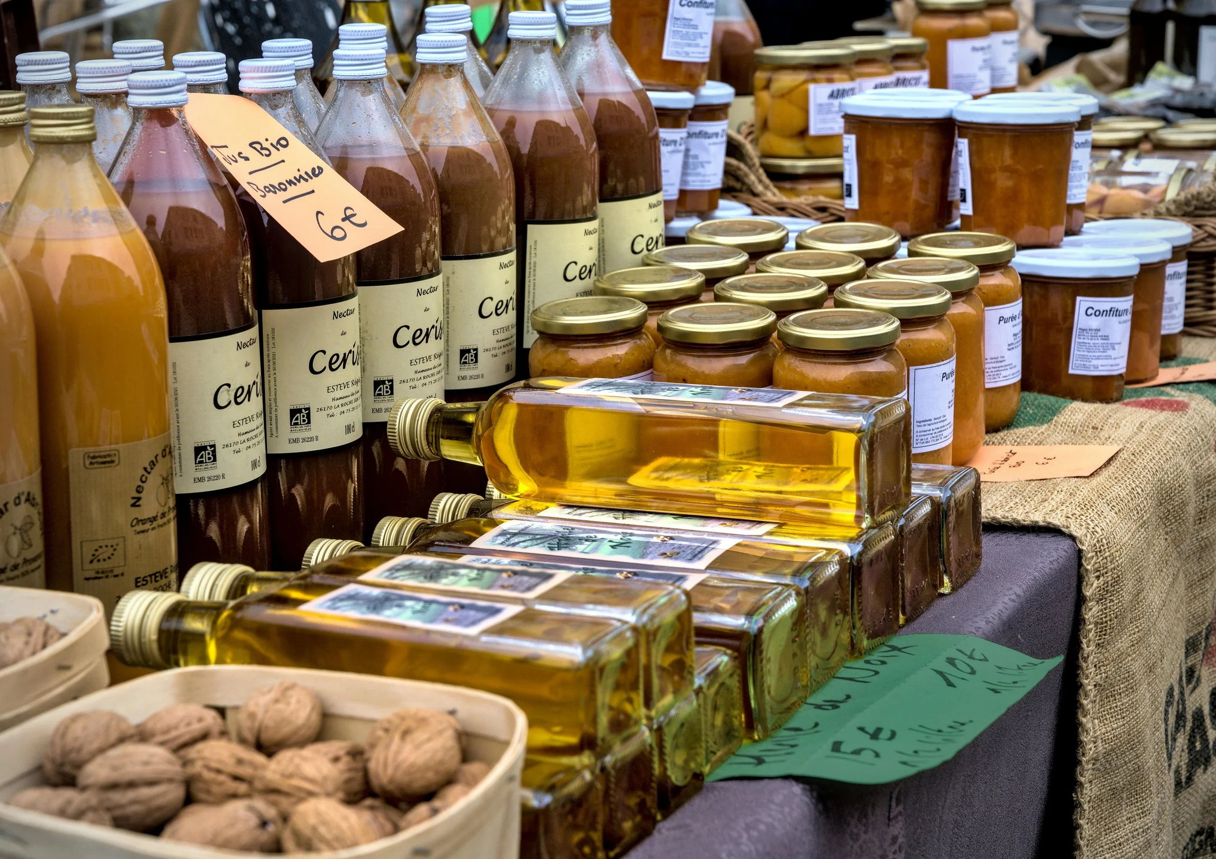 Lebensmittelregal im deutschen Einzelhandel mit Bio-Produkten — Food Compliance entscheidet über die Listung