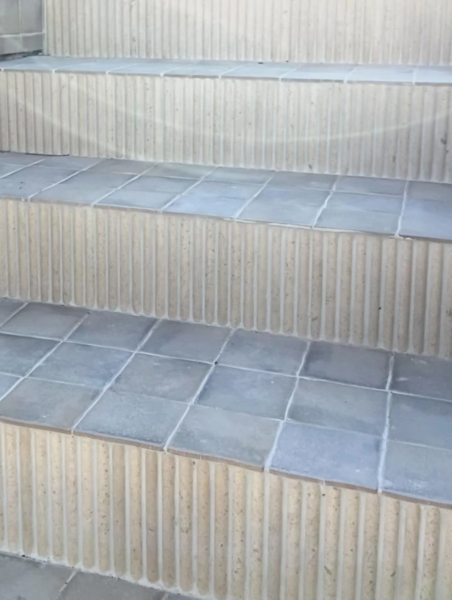 Modern-coastal stair details in Gosford - bamboo x small format handmade tiles.

Timeless, cosy landscape design from Sydney to Newcastle. Enquire now, link in bio 🔗