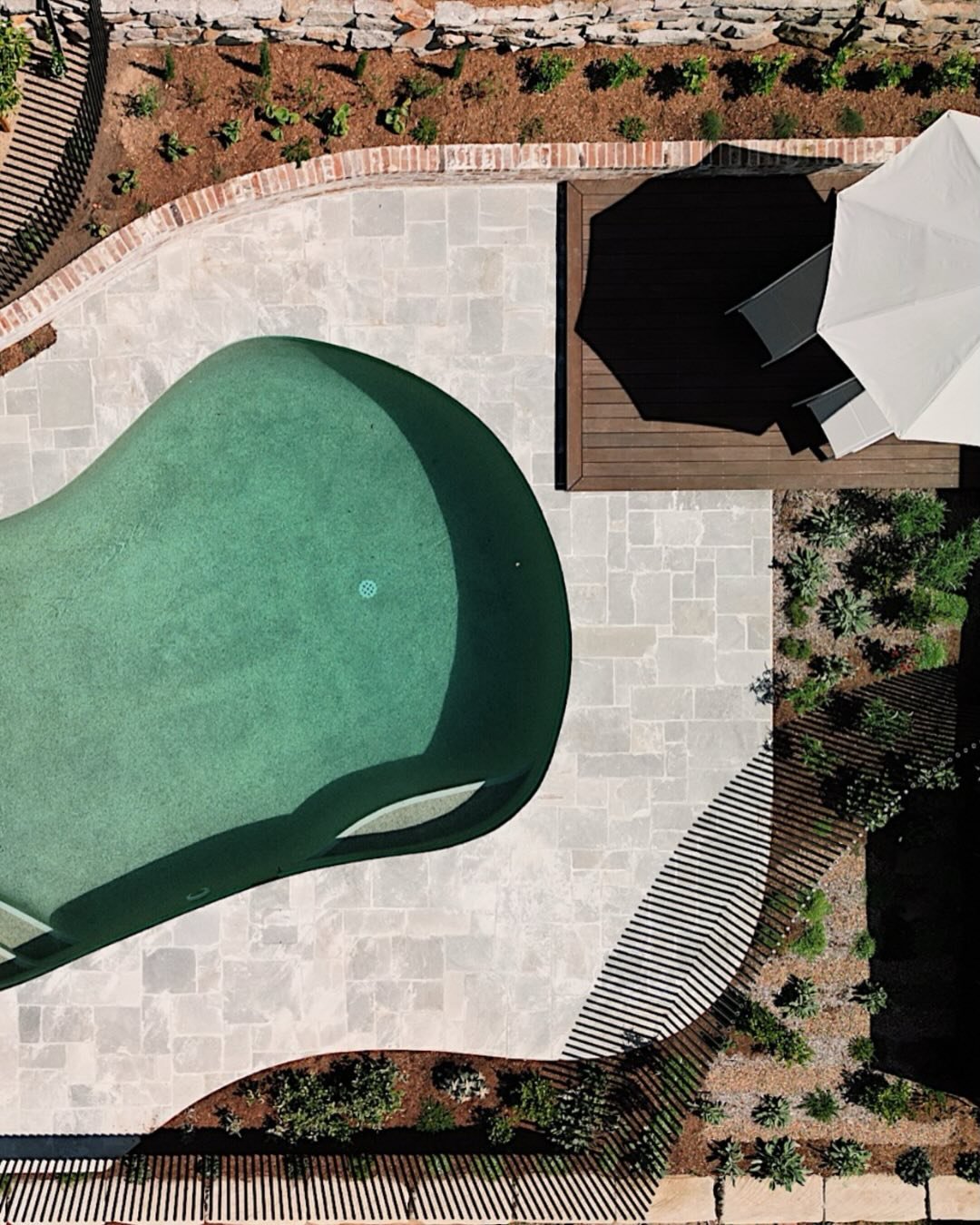 details from above in Glenorie. organic shaped hardscapes x lush planting. 

timeless, cosy design and construction by Naturescape. 

#landscpaing #landscapedesign