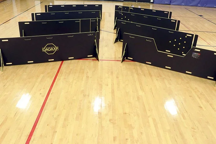 Gaga Walls: With the 16 stands included in every GagaXP system, transform your panels into portable barriers for stations, activity zones, obstacle courses, and countless other PE activities.
