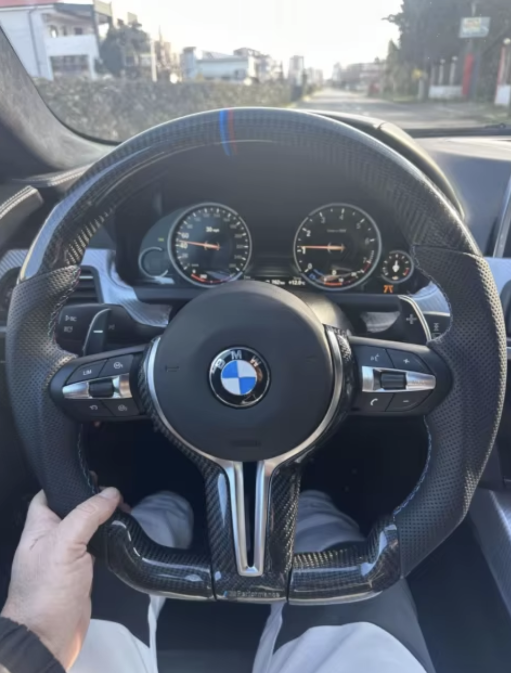 BMW WHEEL CUSTOMER PIC PERF CARBON.png
