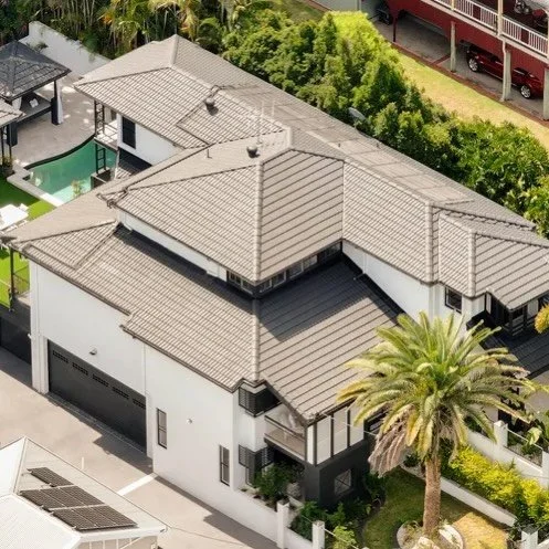 🏠 Roof Cleaning Services

A clean roof not only improves your home&rsquo;s appearance but also protects it from damage caused by mould, algae, moss, and debris.

We specialise in professional soft washing and pressure cleaning methods designed to sa