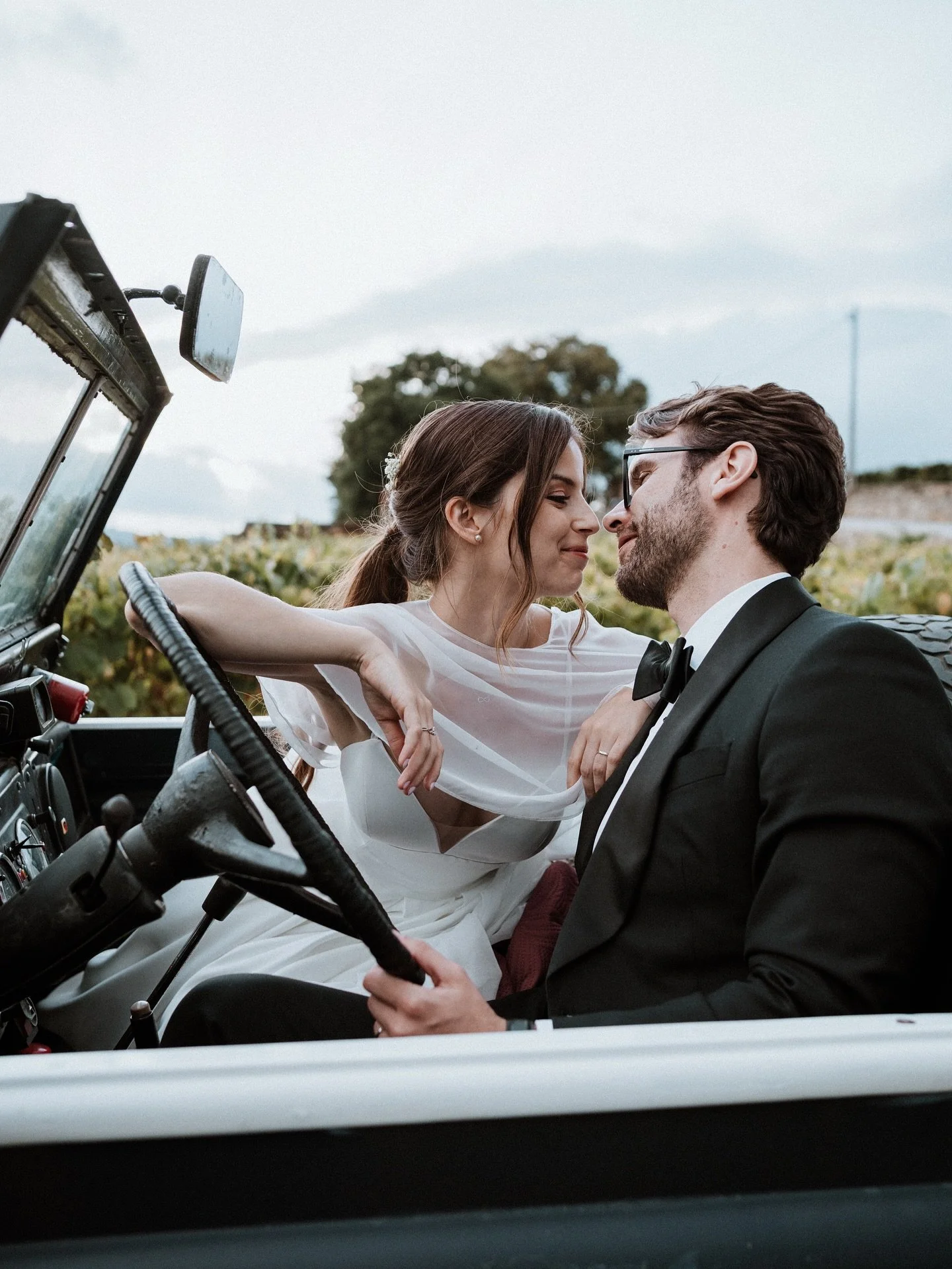 Their love is literally like a movie &mdash; cinematic, romantic, and effortlessly magnetic.
In&ecirc;s and Ricardo have that kind of connection that doesn&rsquo;t need posing or direction&hellip; it just unfolds, naturally and beautifully.

A vintag