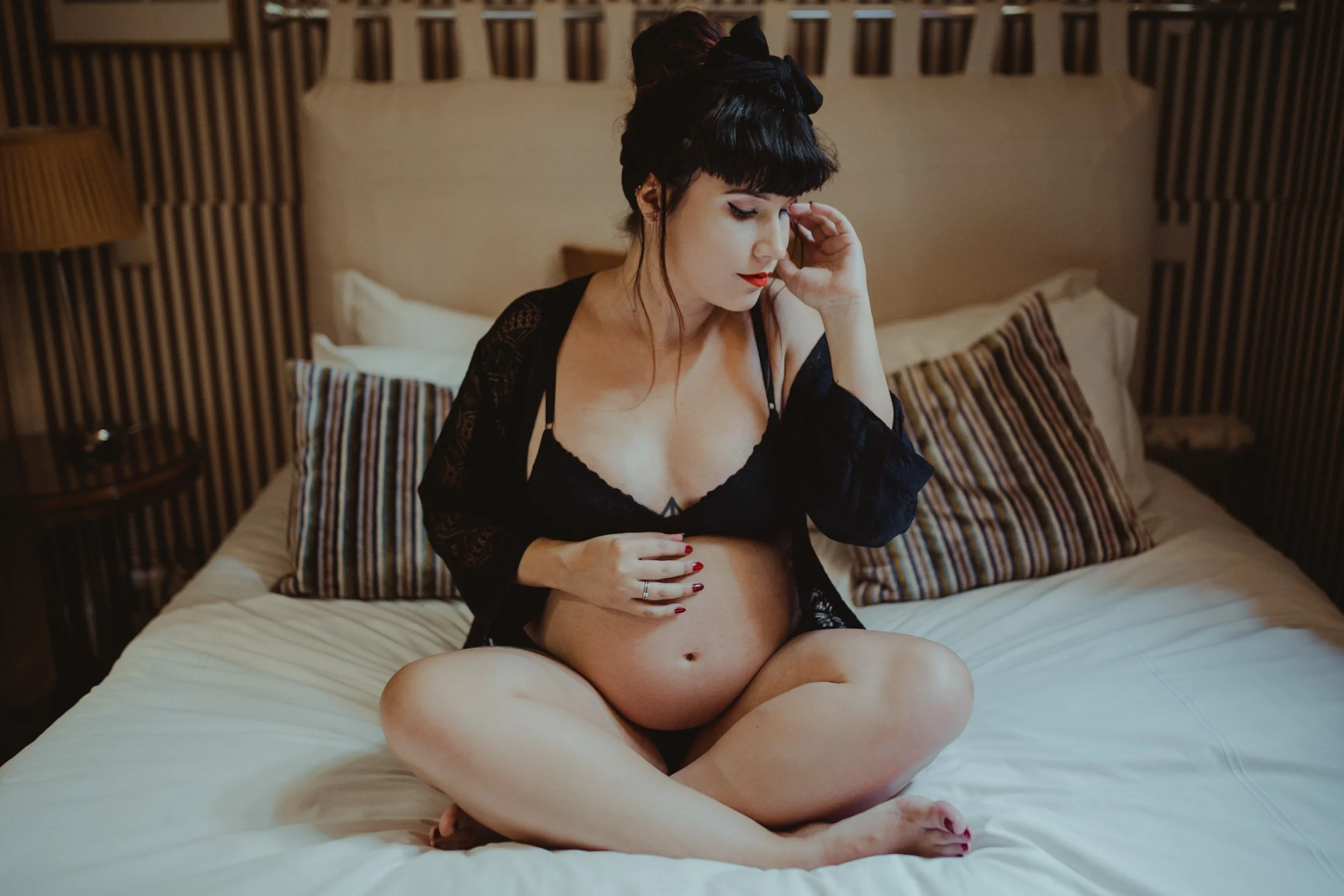 Alternative pregnancy photoshoot indoor