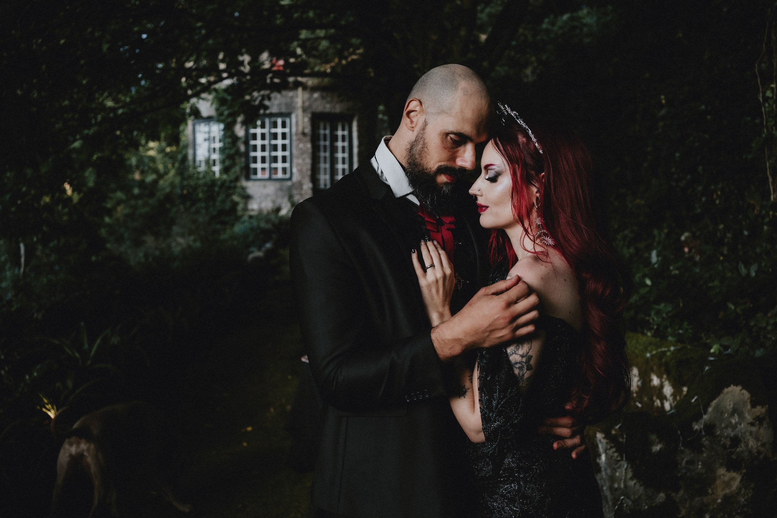Couple romantic embrace during Sintra alternative elopement