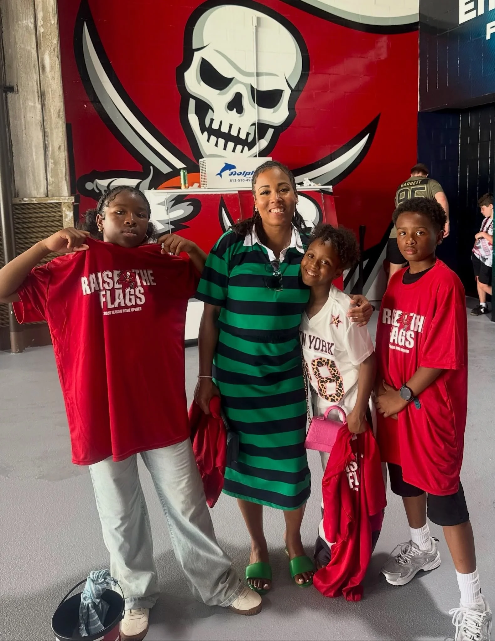 Nothing beats your very first football game. 🏈

We recently sent teens from our friends at Metropolitan Ministries to cheer on the Bucs, and for all of them, it was their first game ever! 

Thank you to Metropolitan Ministries for showing up for Tam