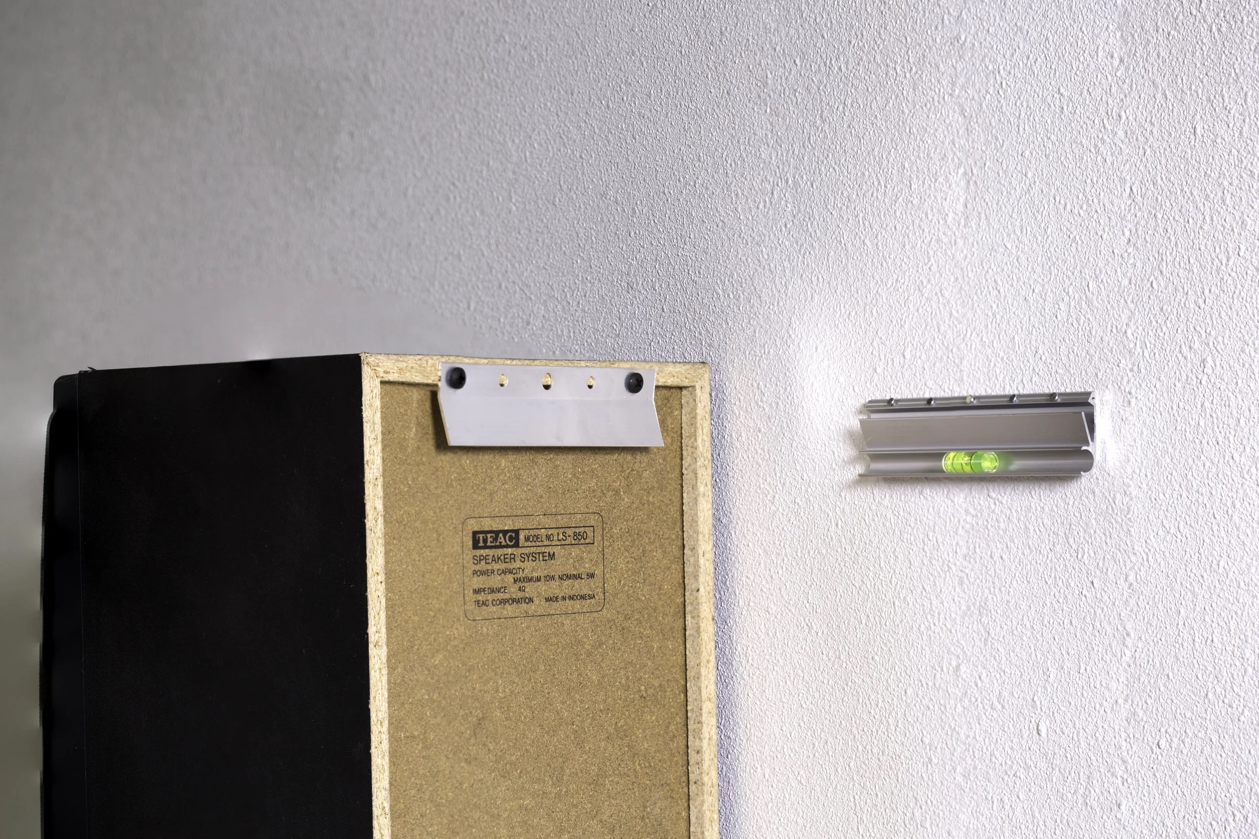 No Stud Speaker Hangers