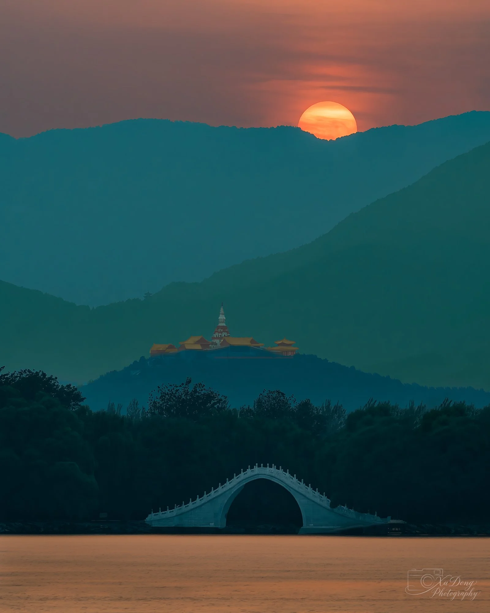 Fine art urban impressionism; a study in light and atmosphere reminiscent of traditional Japanese ink-wash aesthetics.