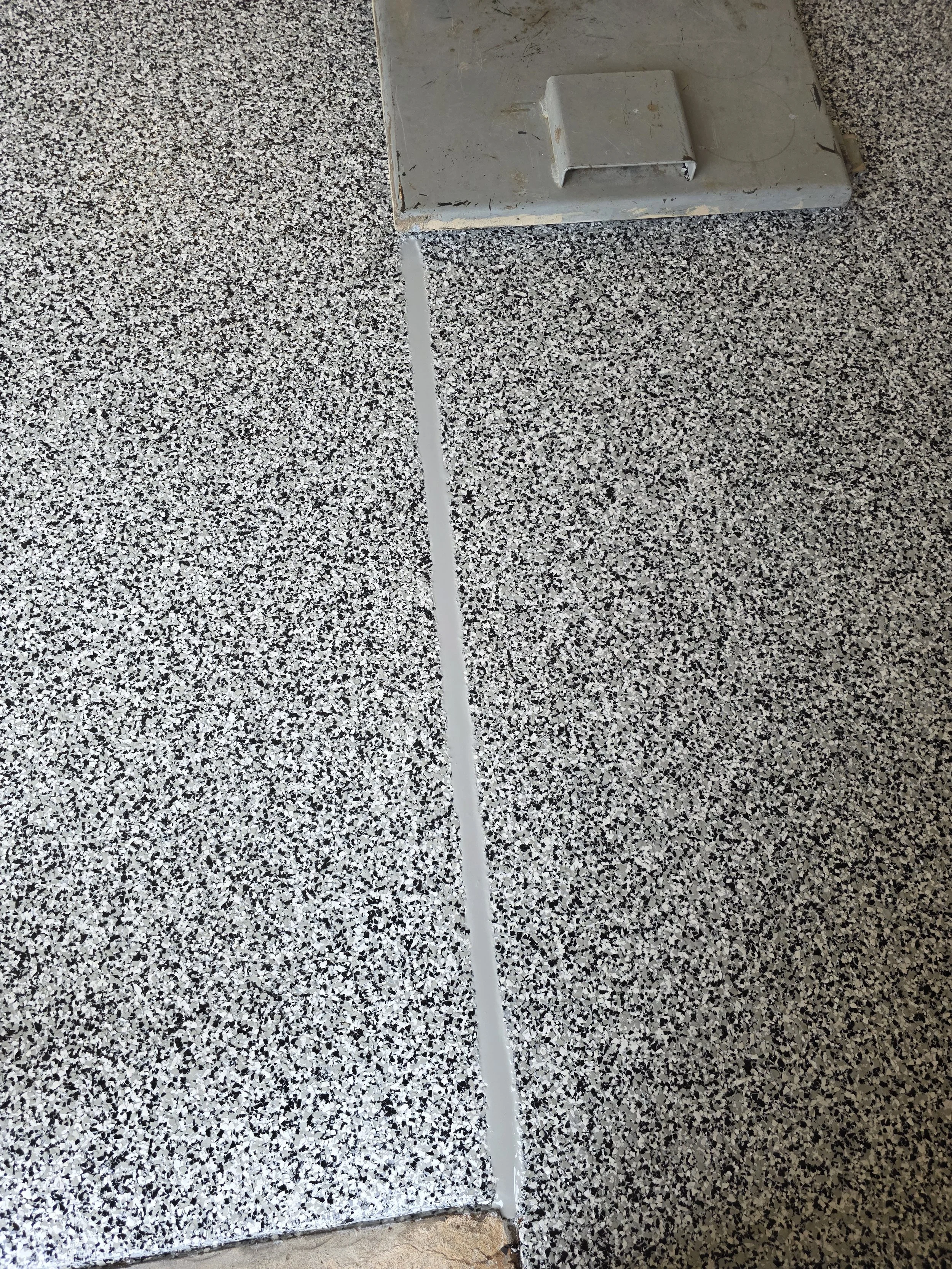 Phase 4 (Finished) - Expansion joints in floor caulked