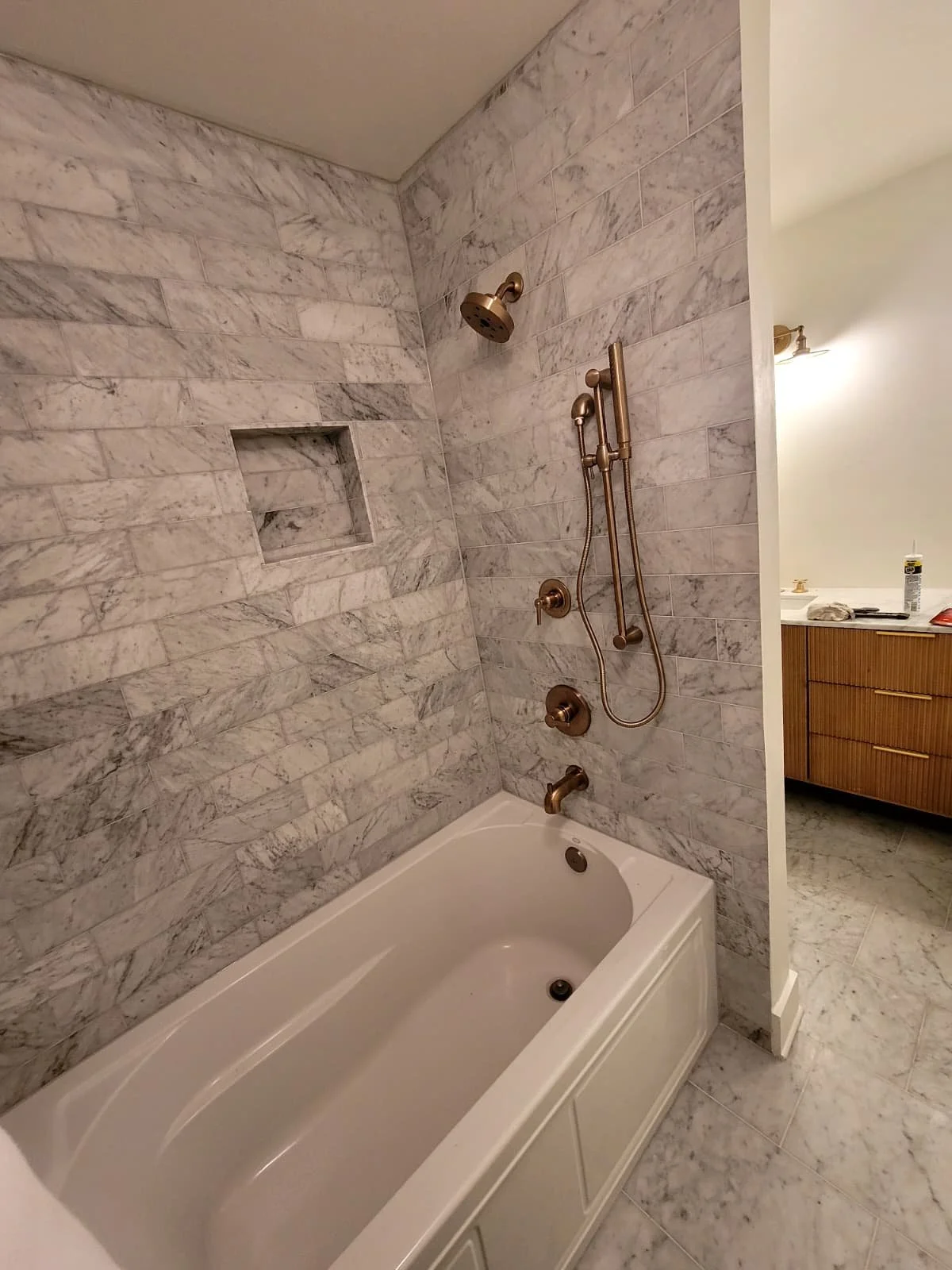 Texture and contrast give this marble tub surround a real step up.