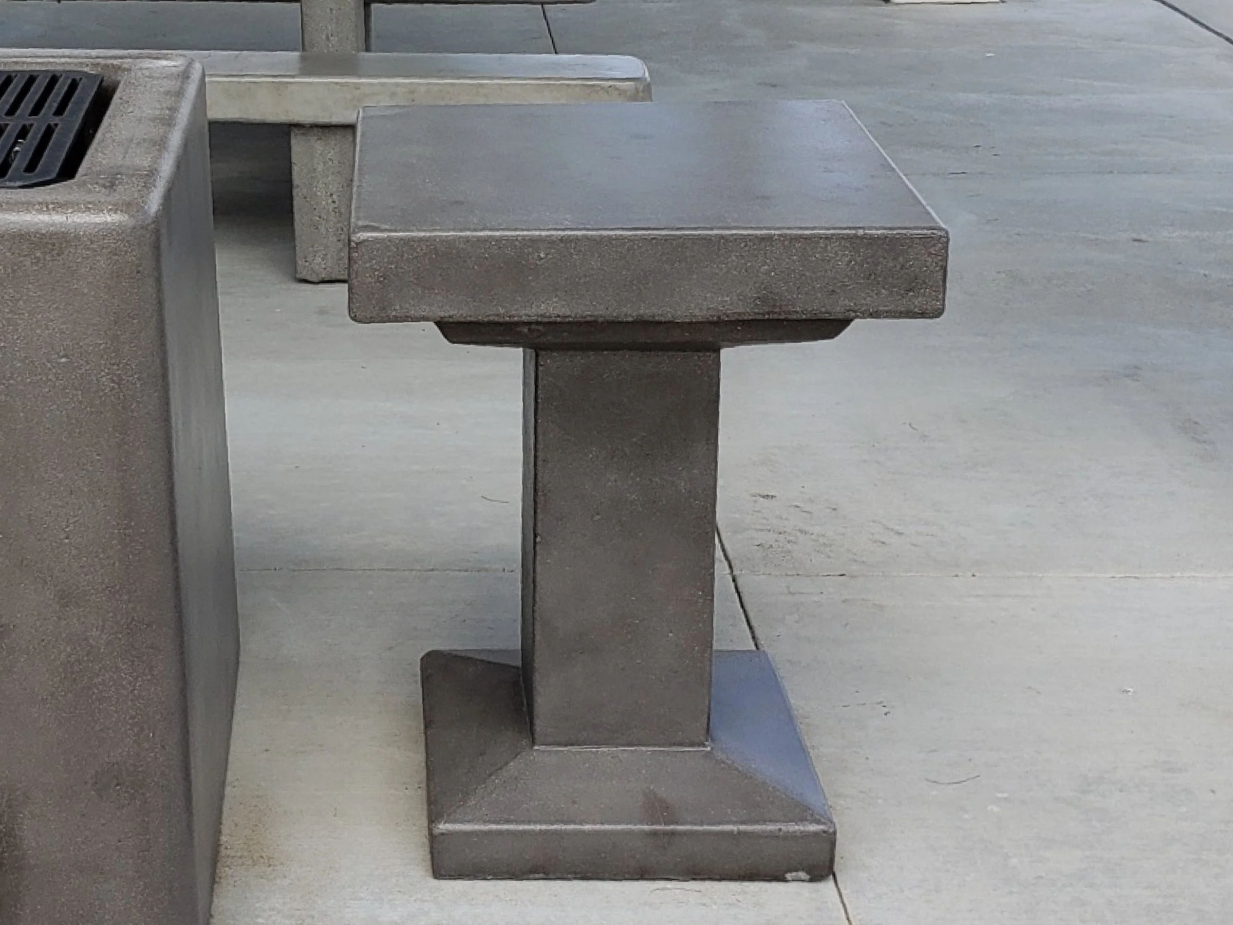 #113 - Pedestal Service Table