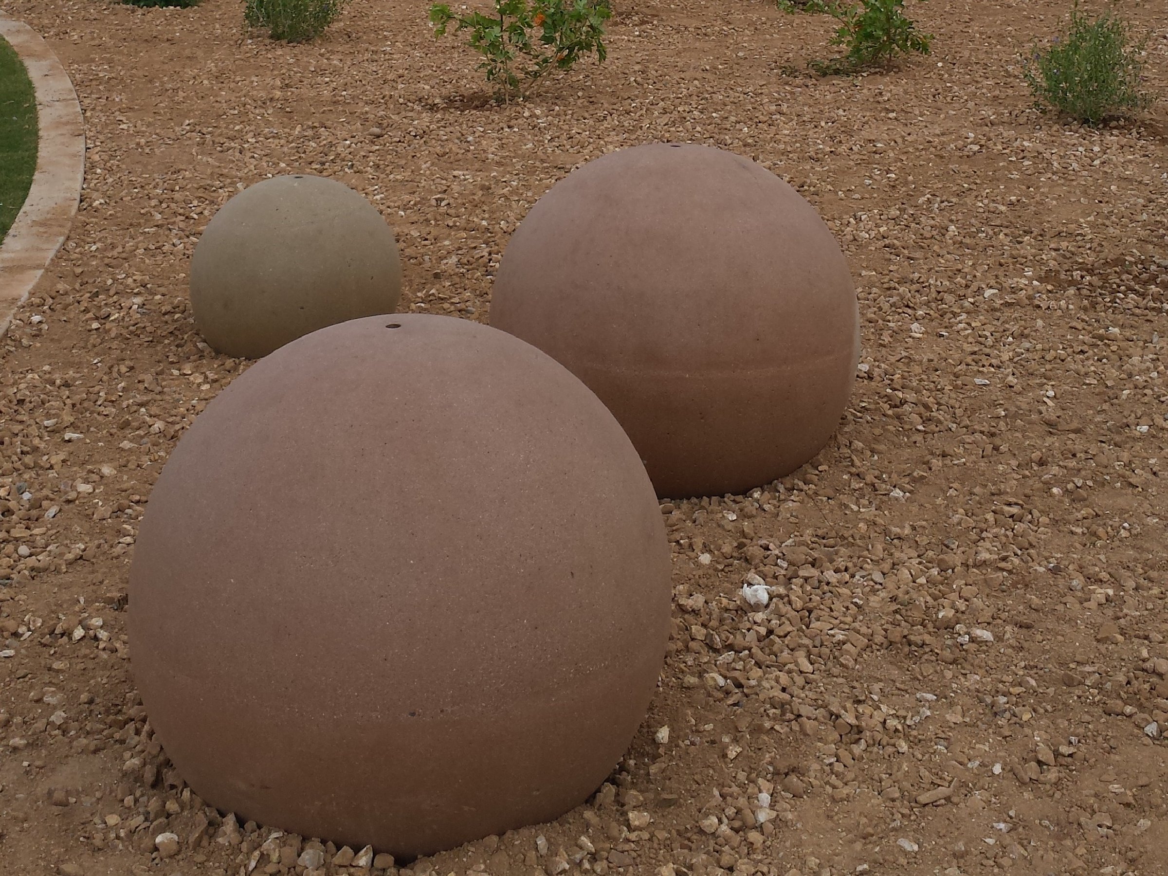 multi sizes sphere bollards.jpg