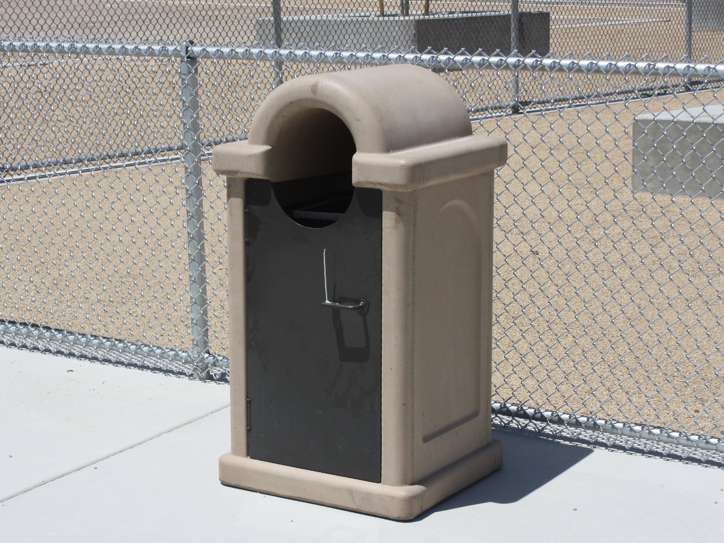 #504 - Round Top Receptacle