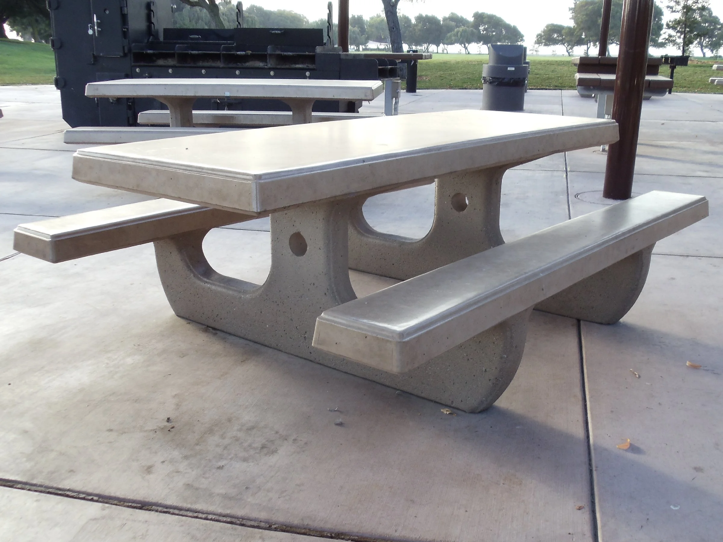 #111 - 8' Picnic Table, Detail Edges