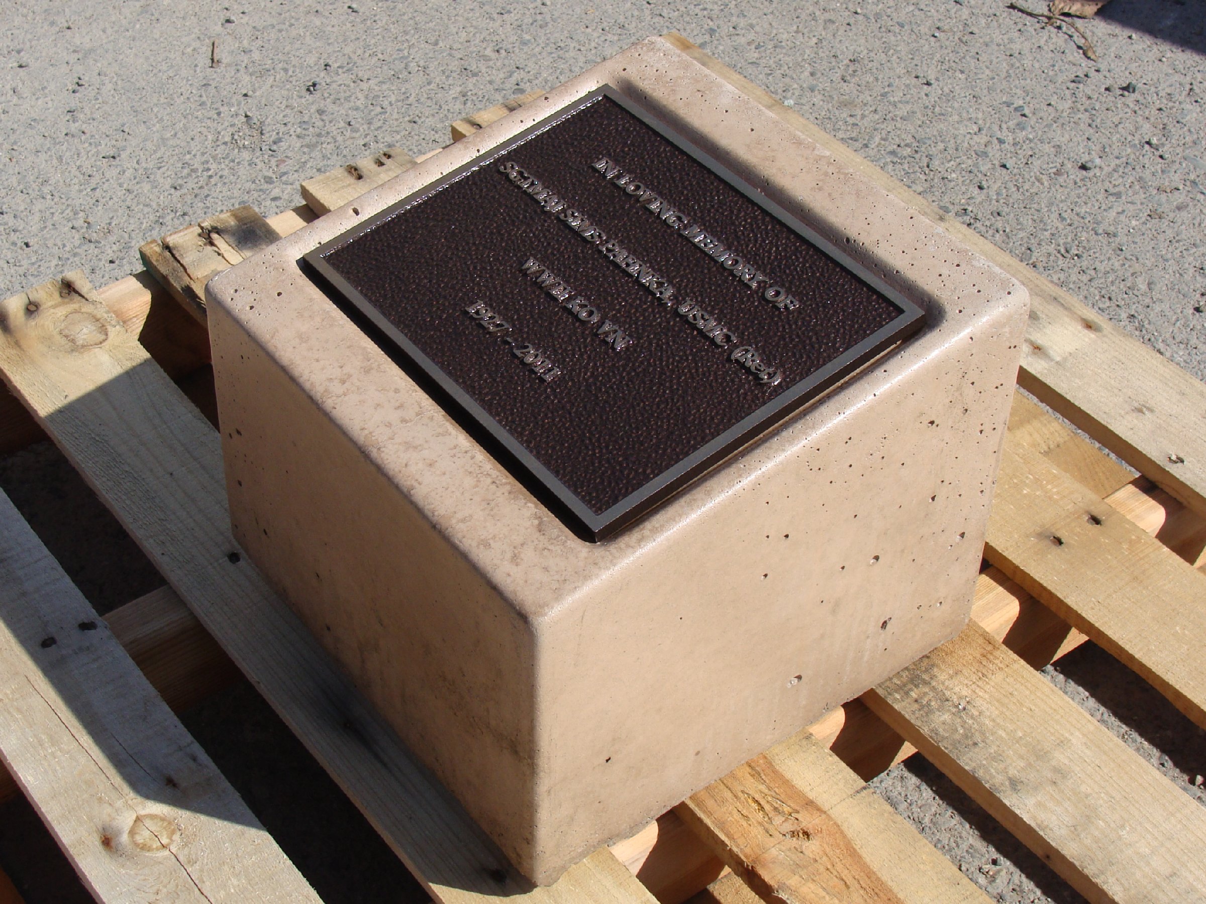 #805 - Plaque Holder