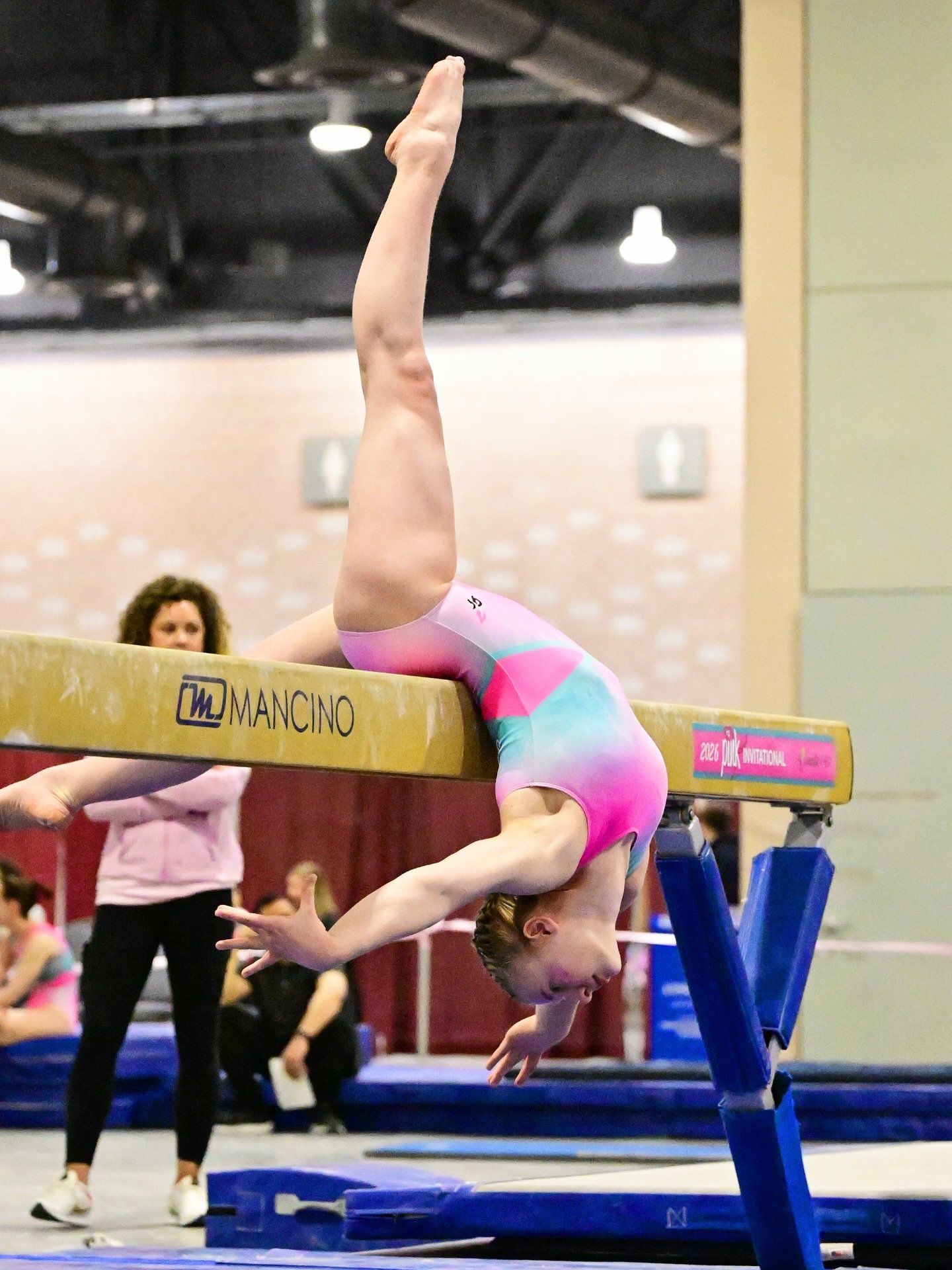 You may wonder what I&rsquo;m up to every winter&hellip; 🩷

Many weekends I&rsquo;m traveling and photographing gymnastics events with my Team Photo family and it&rsquo;s something I&rsquo;m so grateful to be part of. This past weekend, once again, 