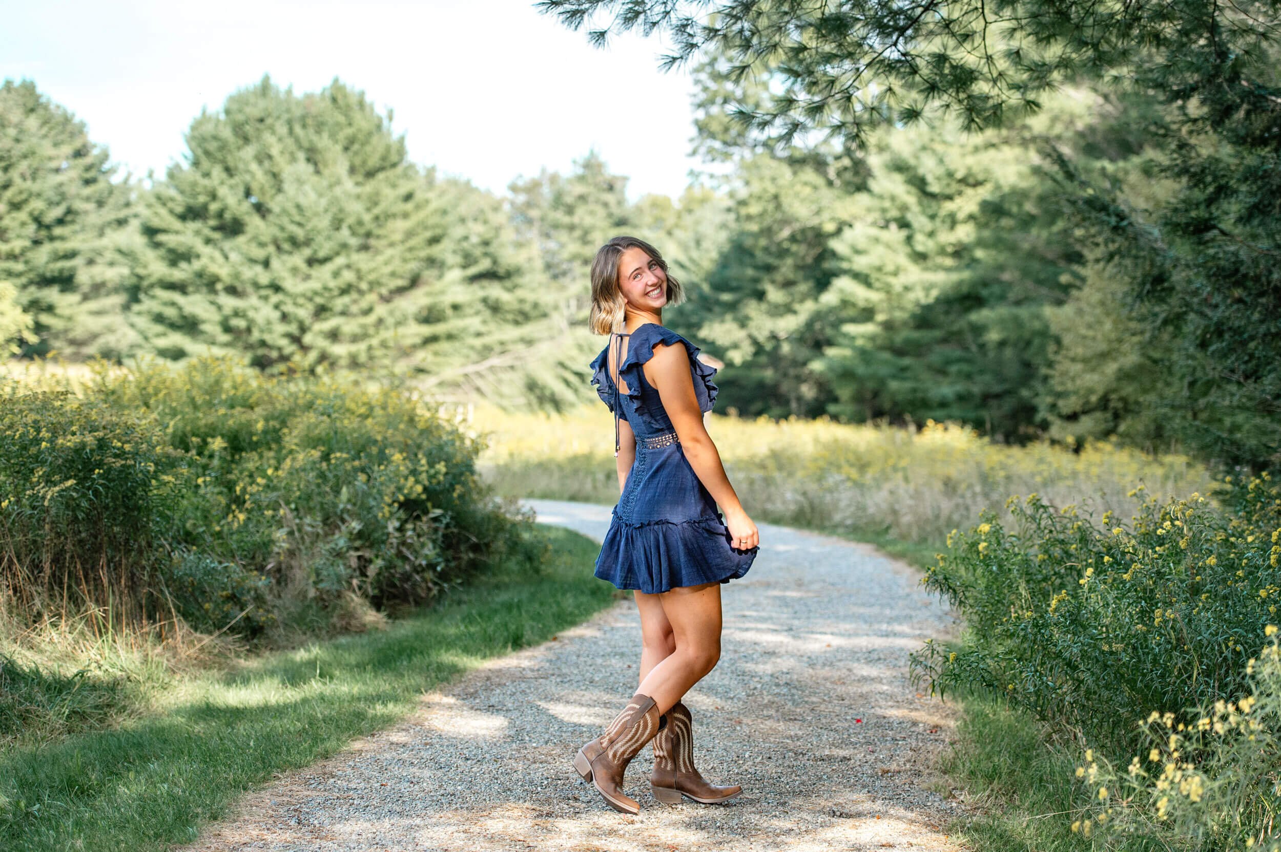 Katie | Senior Photos In a Grassy Field | Williamsport PA Senior Photographer