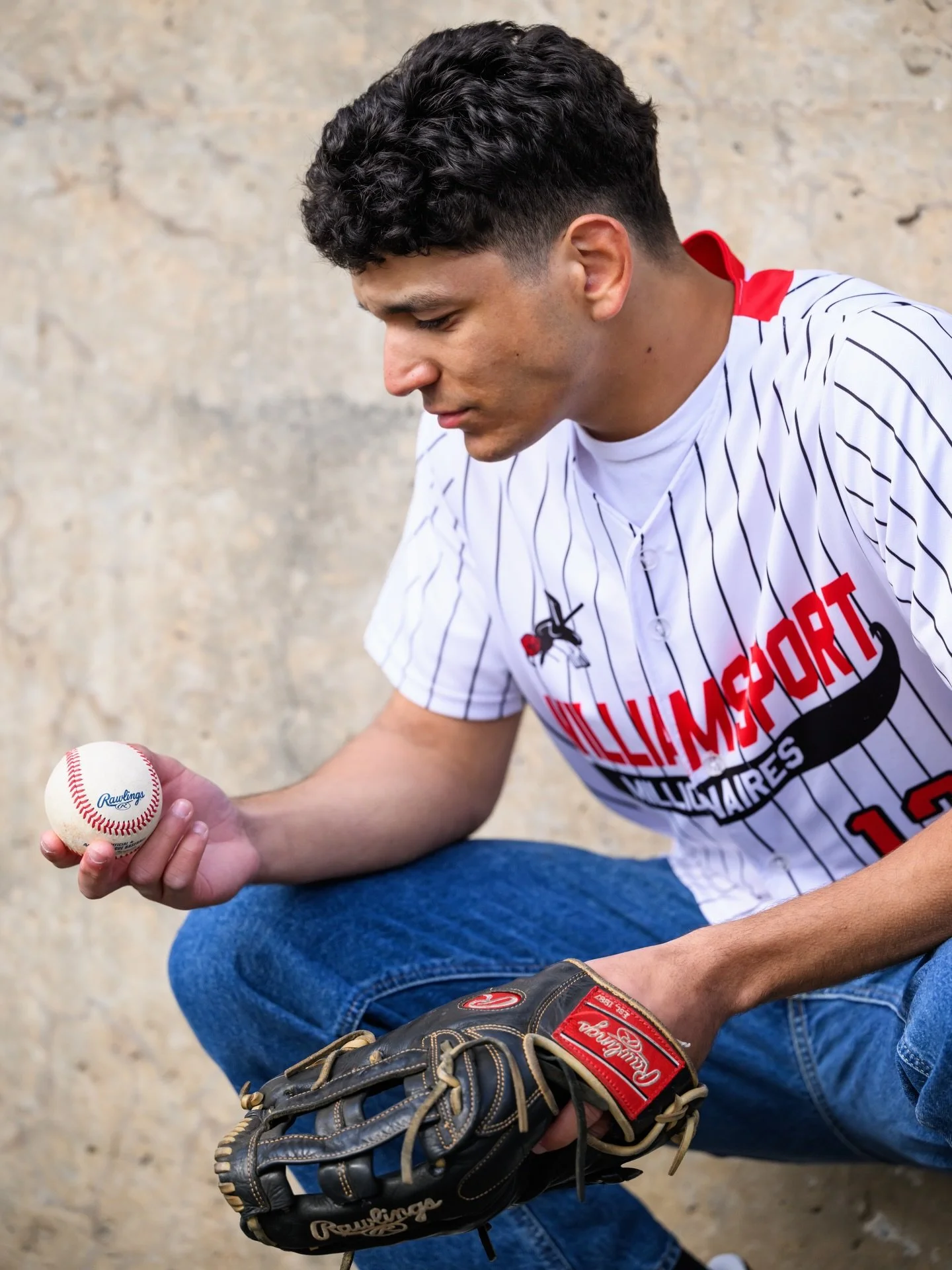 Senioritis is in full swing and the finish line is so close you can almost feel it! 🎓
I first met this family years ago when the older boys were in my preschool gymnastics classes &hellip; and now I&rsquo;m photographing the youngest&rsquo;s senior 