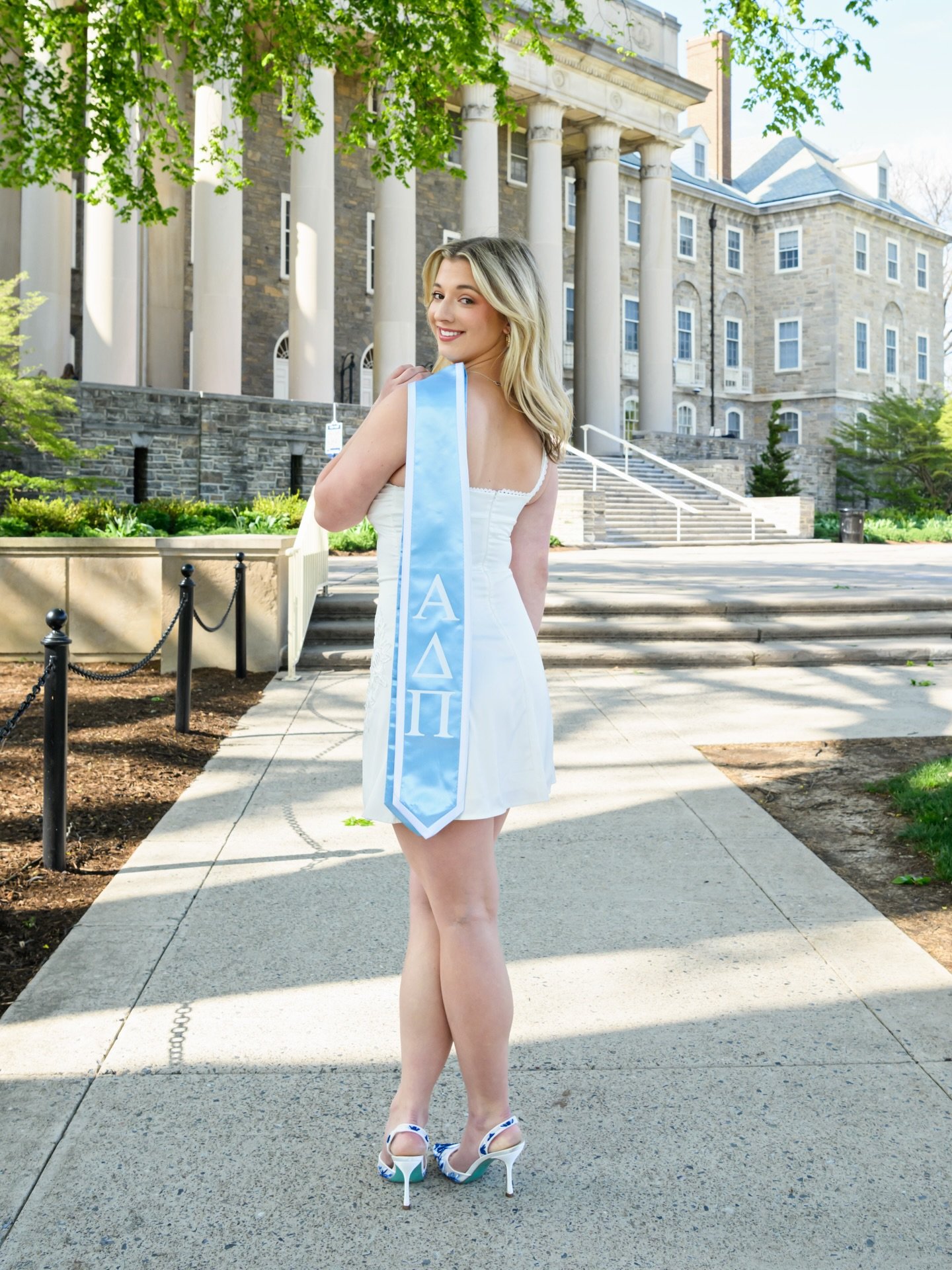 Four years, countless game days, and one incredible journey later&hellip; 🎓
I photographed Kendall back when college was still ahead of her and now here she is, right at the finish line, the same beautiful, sweet soul with four years of experiences 