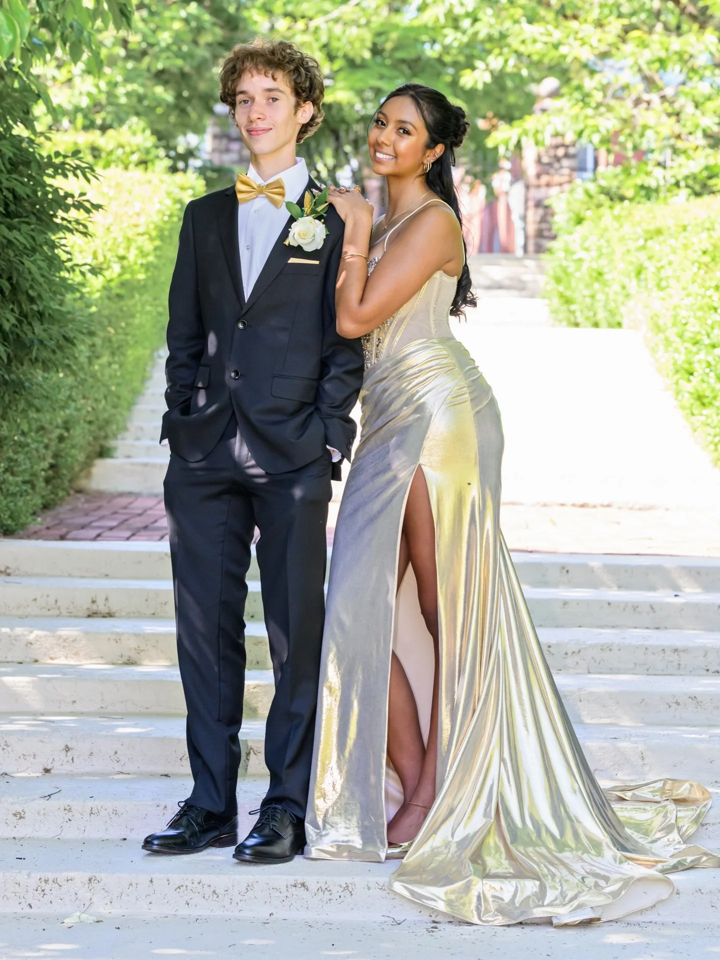 One of my favorite things about senior year is all the milestones that come with it and there&rsquo;s something especially exciting about prom. The excitement is contagious. So when Tiffany&rsquo;s mom reached out about prom photos, I was absolutely 