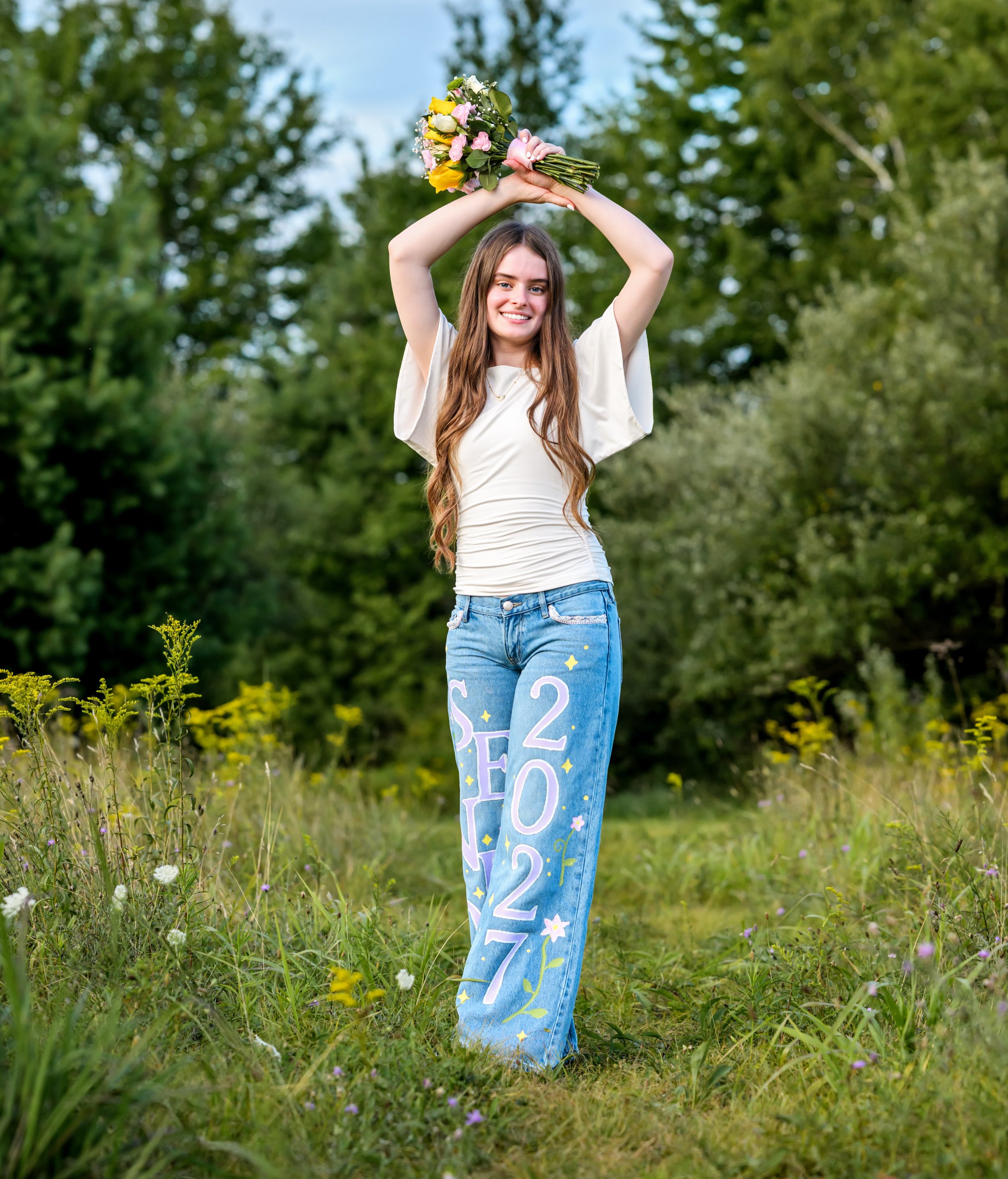 Last night with Kristina was pure summer magic! 
A closed road meant we had to change our plans, but she rolled with it like a pro, and I think everything turned out even better than we imagined. From downtown to wildflowers, her adorable pup, and en
