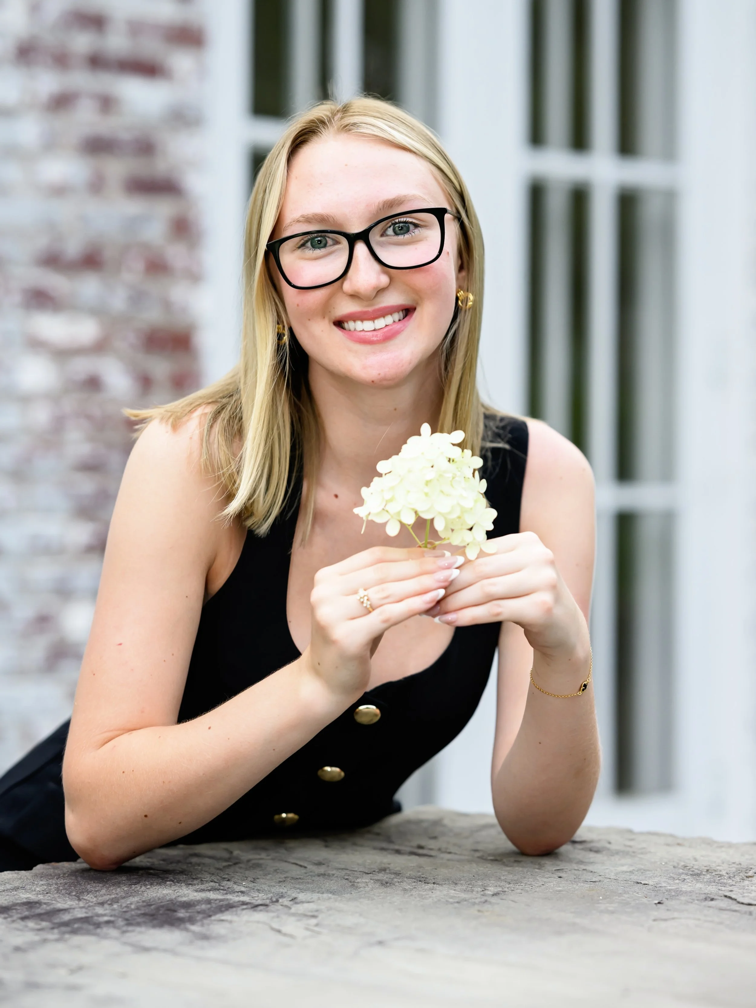 Three sisters. Three senior sessions. And one very full heart. 🤍
Kendall is the third sister I&rsquo;ve had the joy of photographing, and I have to admit, getting to the last one feels a little bittersweet.
It&rsquo;s been such a joy getting to know