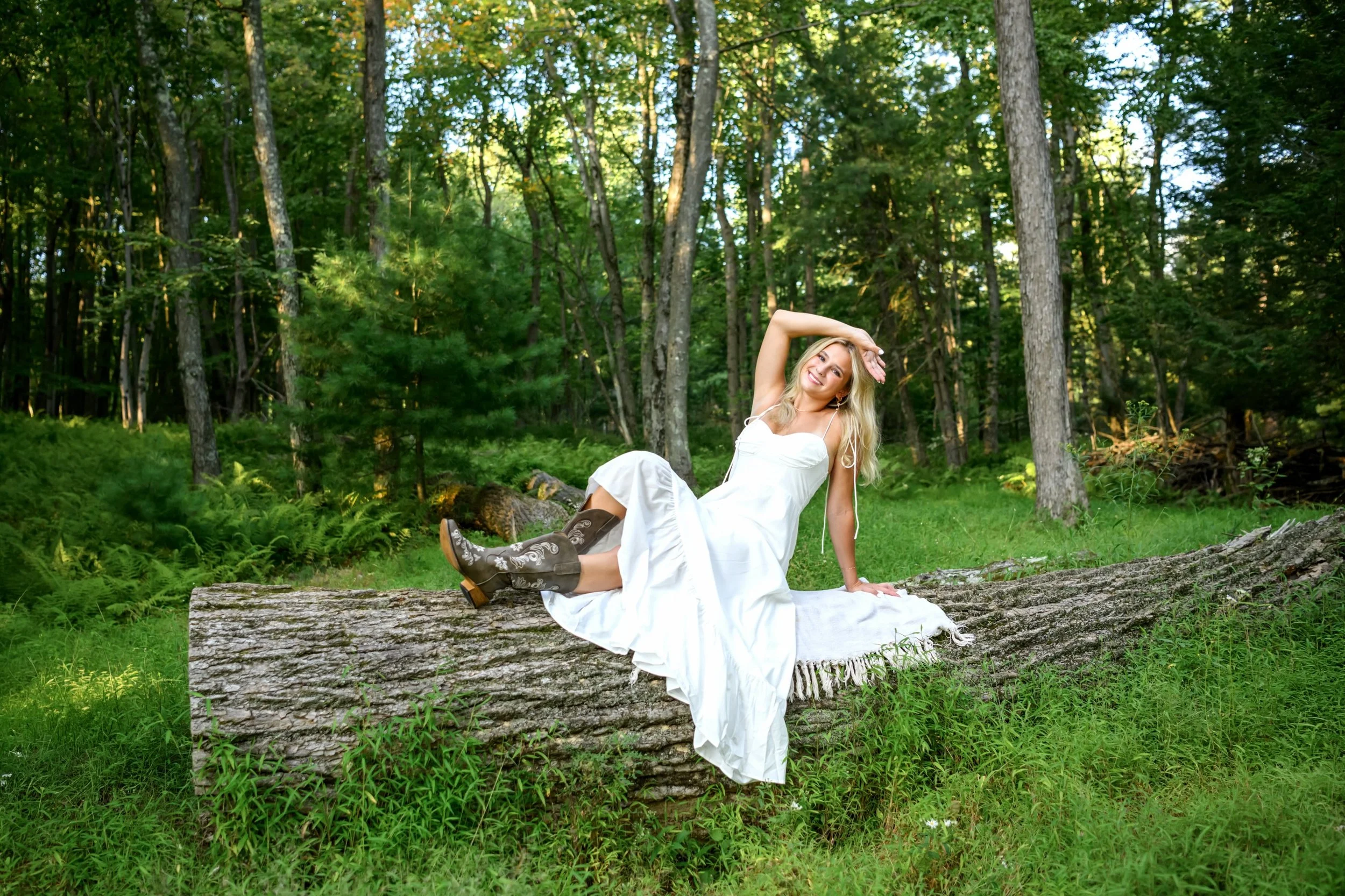 This girl + this light = absolute magic. ✨
We chased the light through the woods, made our way to the water, and finally ended up in the flowers. And honestly? I didn&rsquo;t want it to end.

Her outfits were so perfectly her, but one look has my who