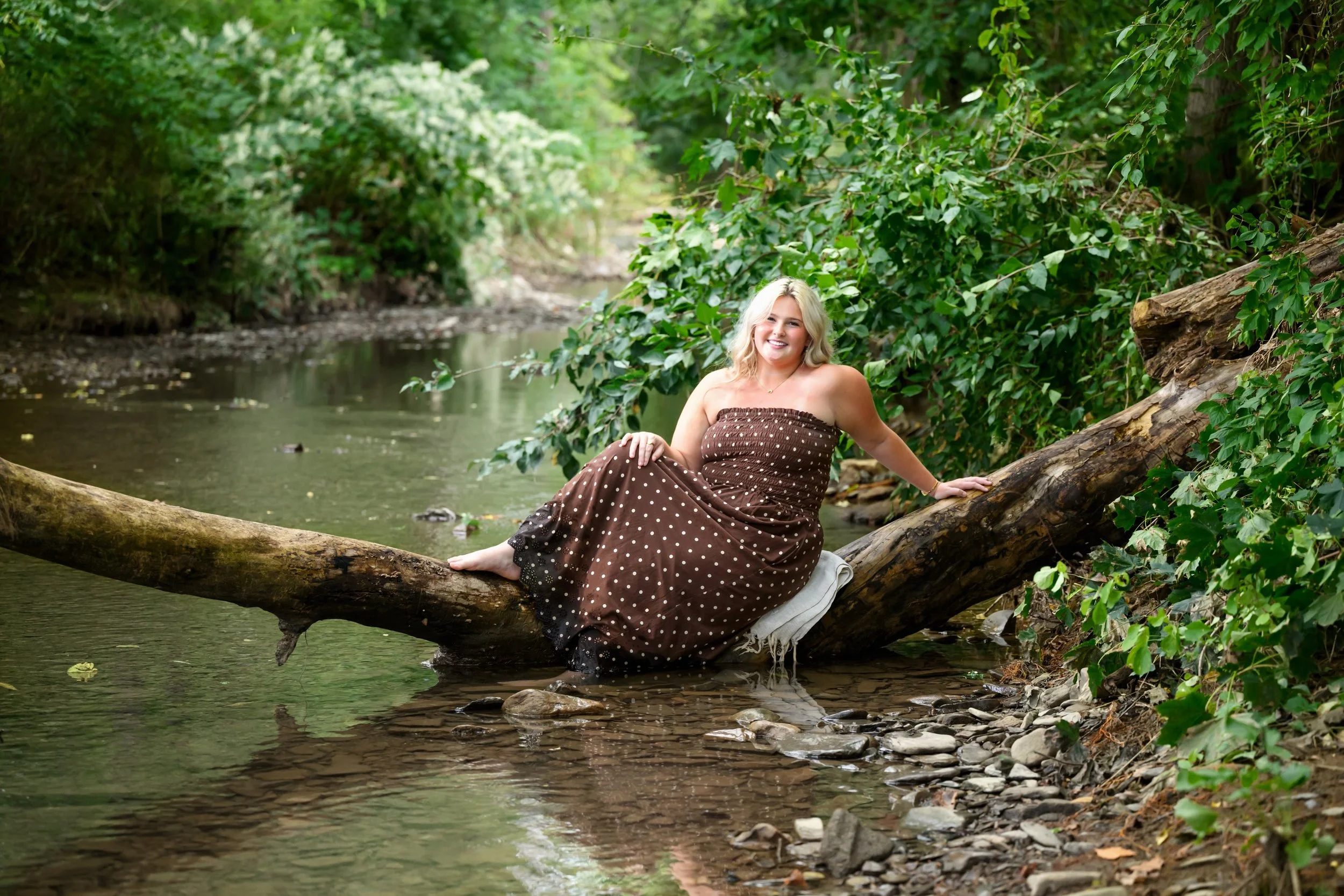SNEAK PEEK FOR PEYTON! 🤎
Though the weather gave us a run for our money, Peyton was an absolute dream! Every look she brought was one I loved, but that polka-dot dress &hellip; I seriously could not stop gushing over it. 
We did have to pause for a 