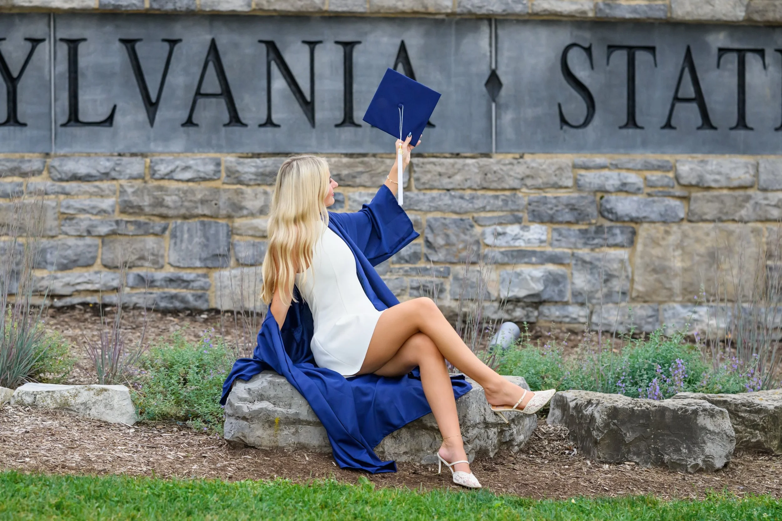 It was so much fun to be back on campus for Lexi&rsquo;s graduation session and SO much quieter than those endless spring lines! 😂 Lexi is graduating in December, a whole semester early, with her degree in Kinesiology, so we had plenty to celebrate 