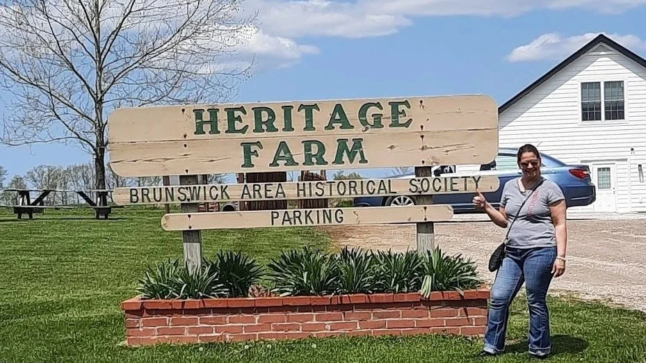 Heritage+Farm+sign+031226.jpg