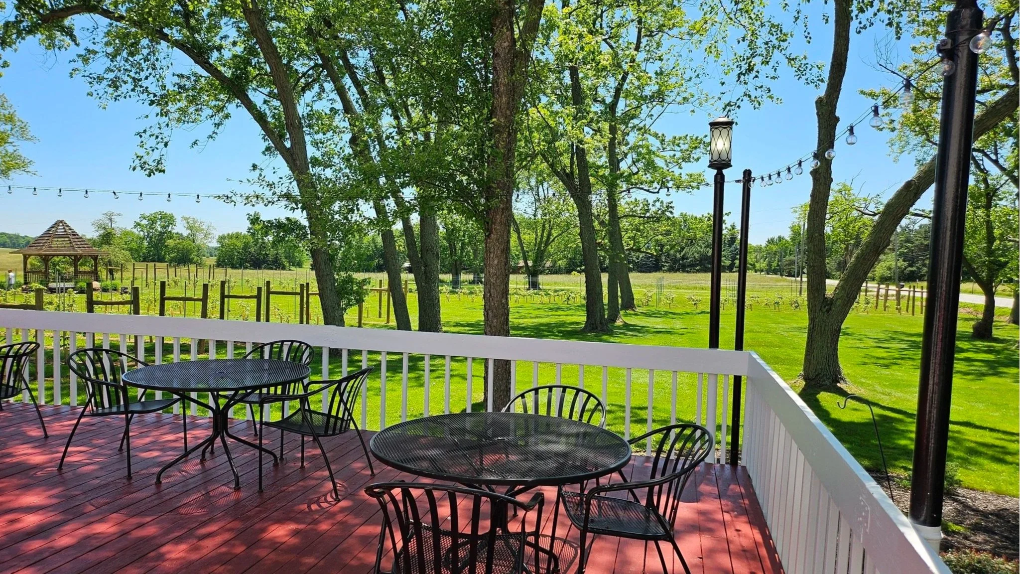 deck+at+daytime.jpg