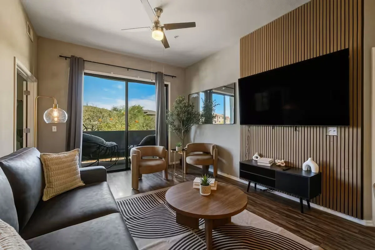 Scottsdale 2BR • 2BA • Free Parking • Pool • Gym