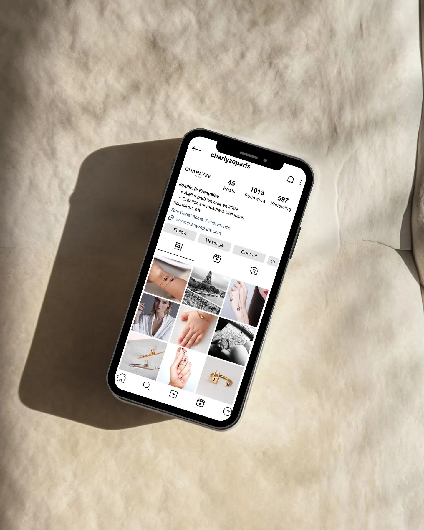 ✨ Mise en lumi&egrave;re digitale ✨
 L&rsquo;image de marque passe aussi par une pr&eacute;sence soign&eacute;e sur les r&eacute;seaux sociaux ! 

🌟 Voici un bel exemple d&rsquo;un feed Instagram harmonieux et &eacute;l&eacute;gant, qui refl&egrave;